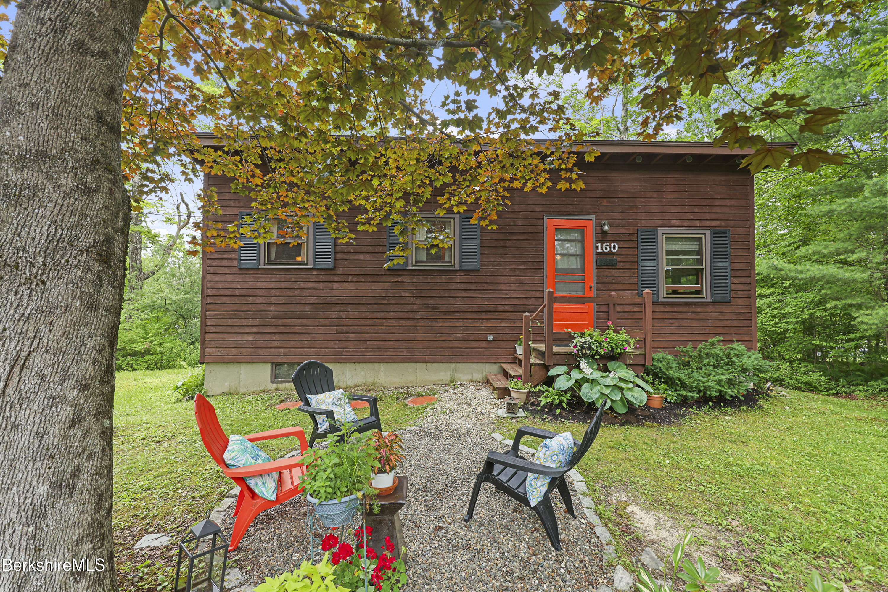 160 Chestnut Rd