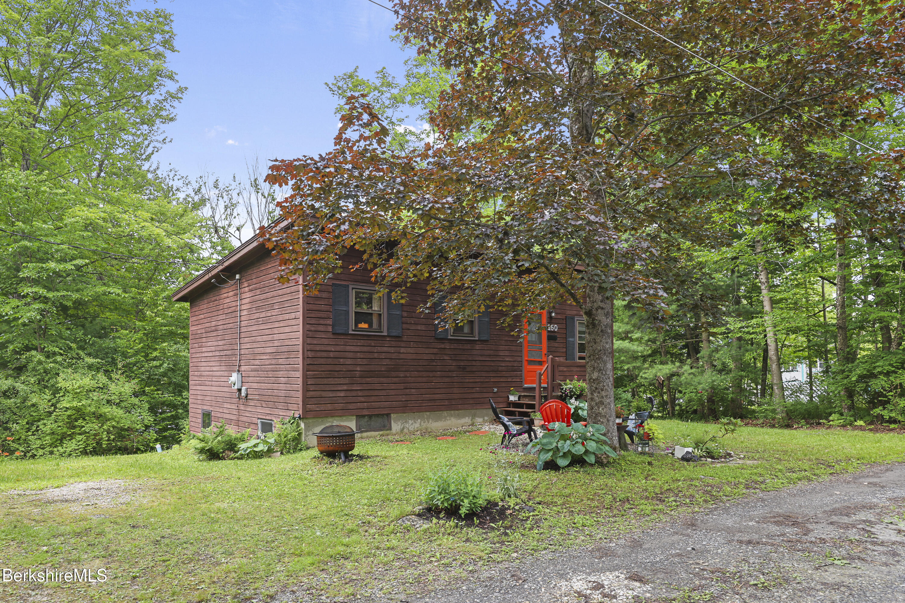 160 Chestnut Rd