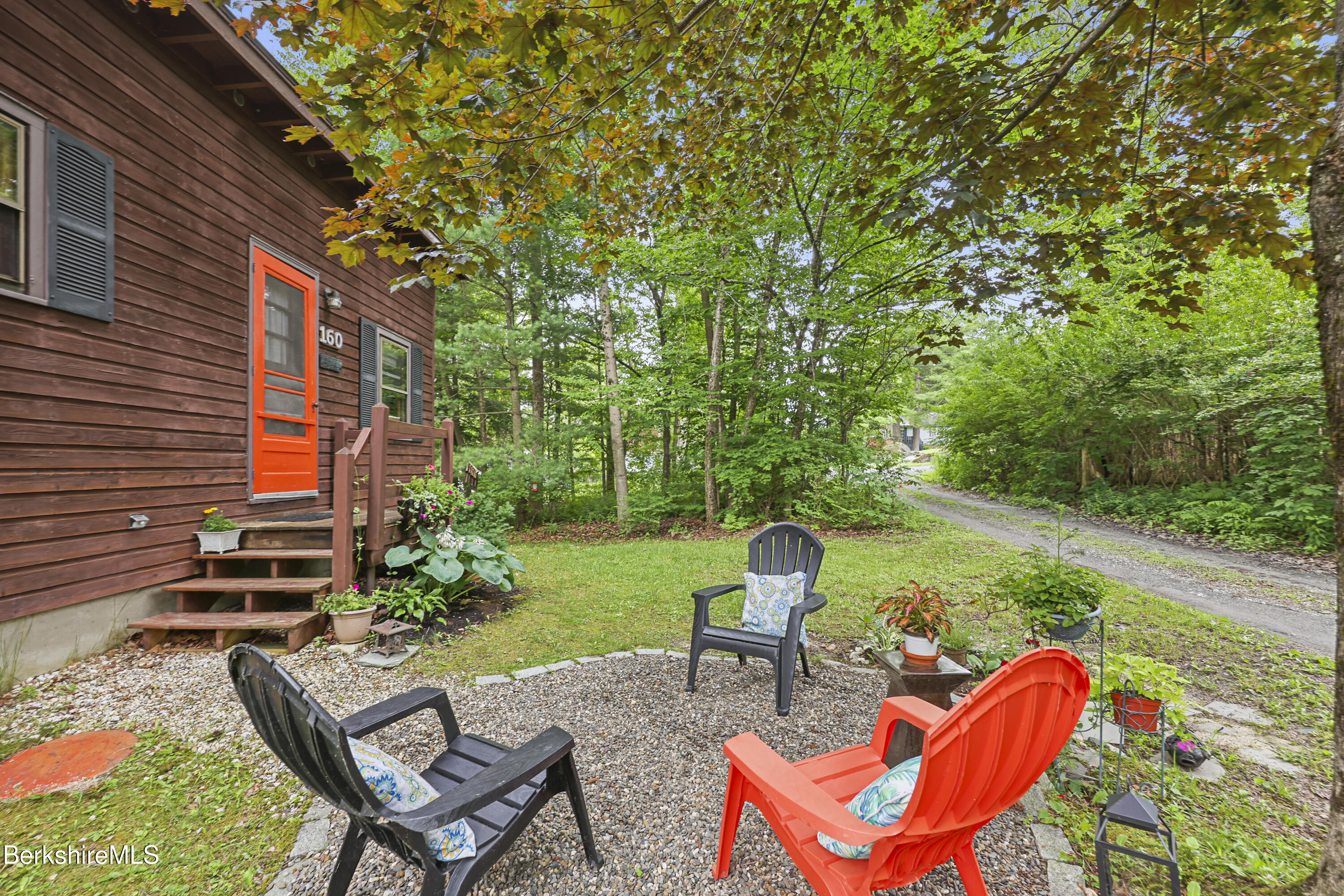 160 Chestnut Rd