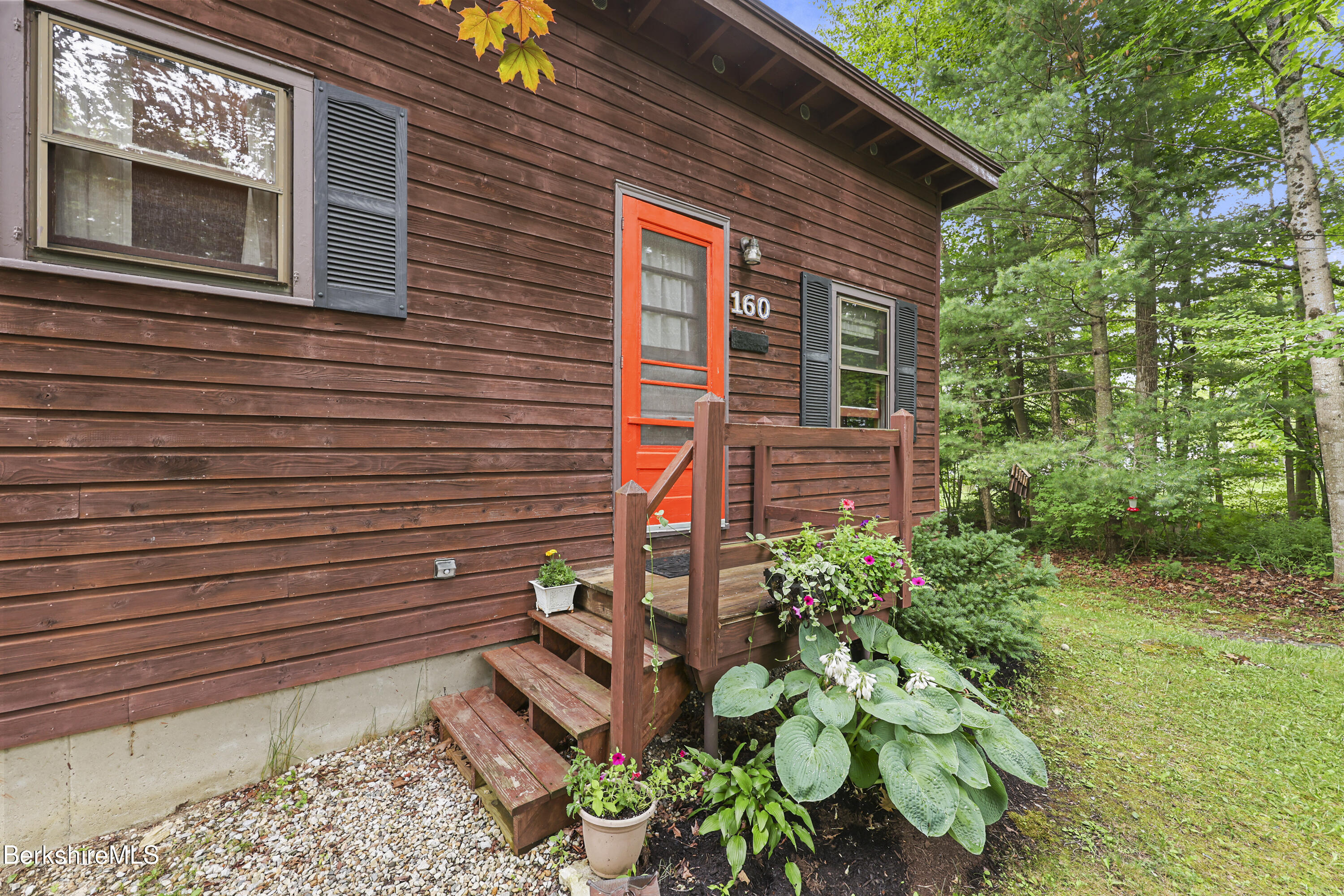 160 Chestnut Rd