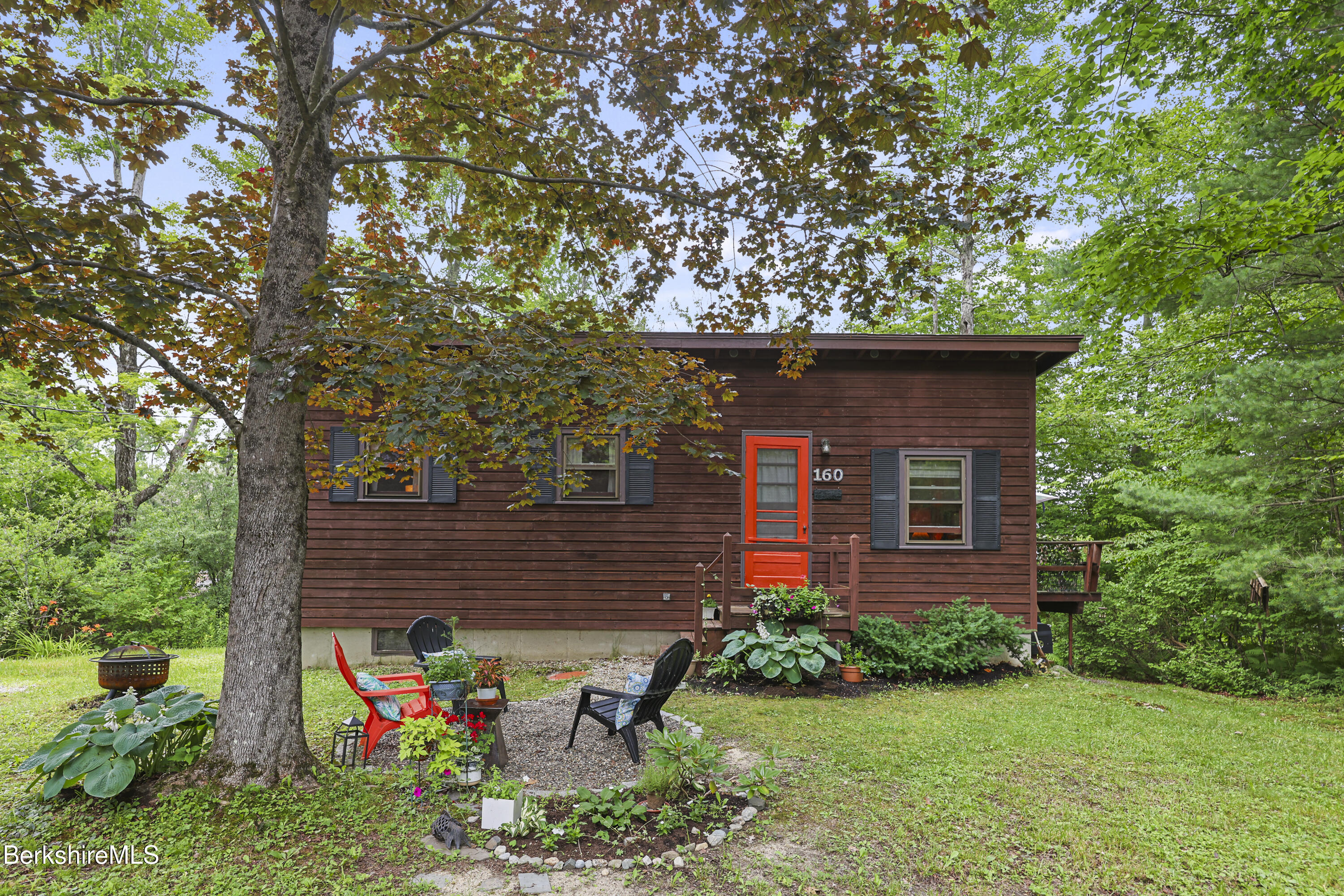 160 Chestnut Rd