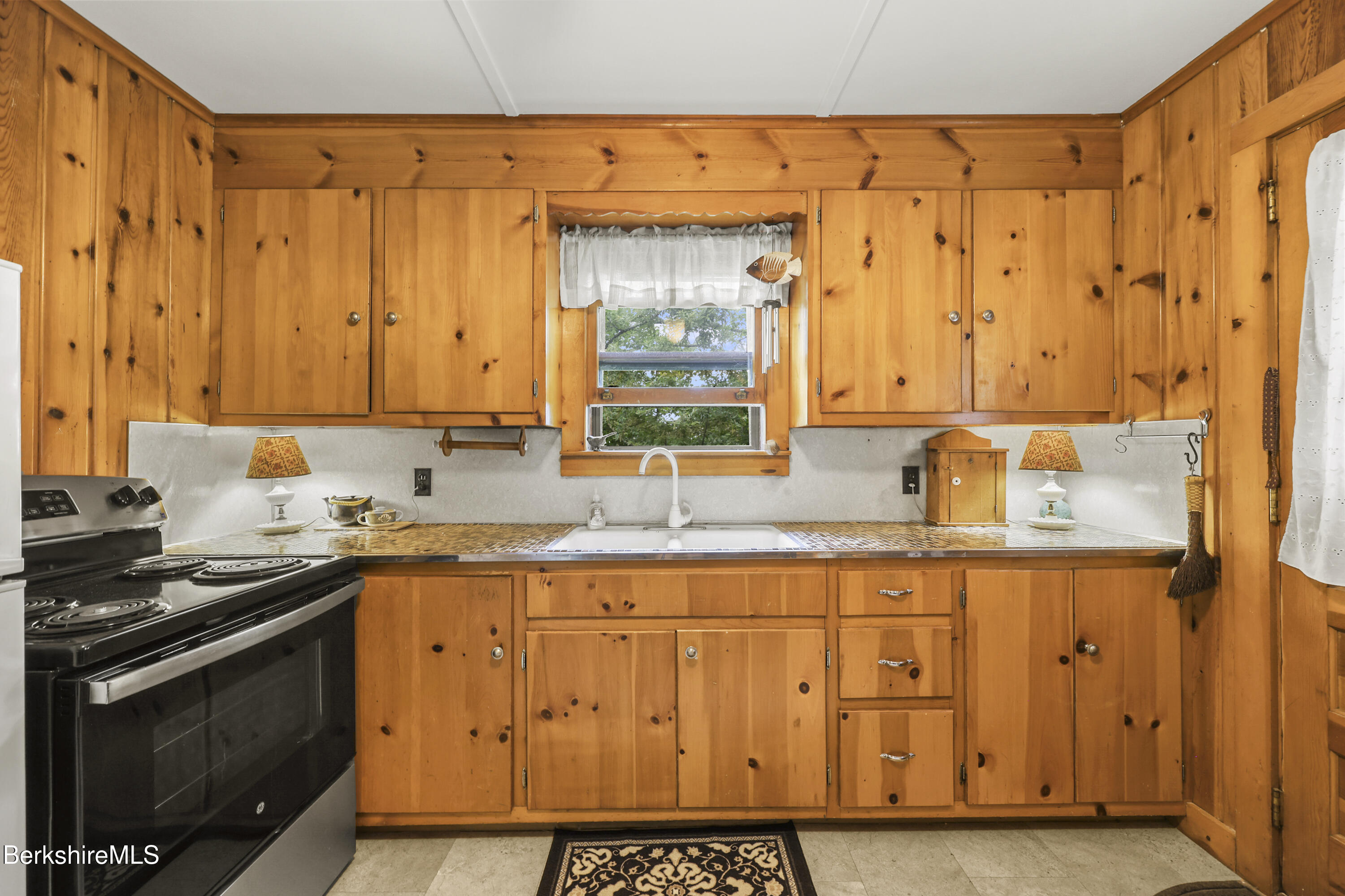 160 Chestnut Rd