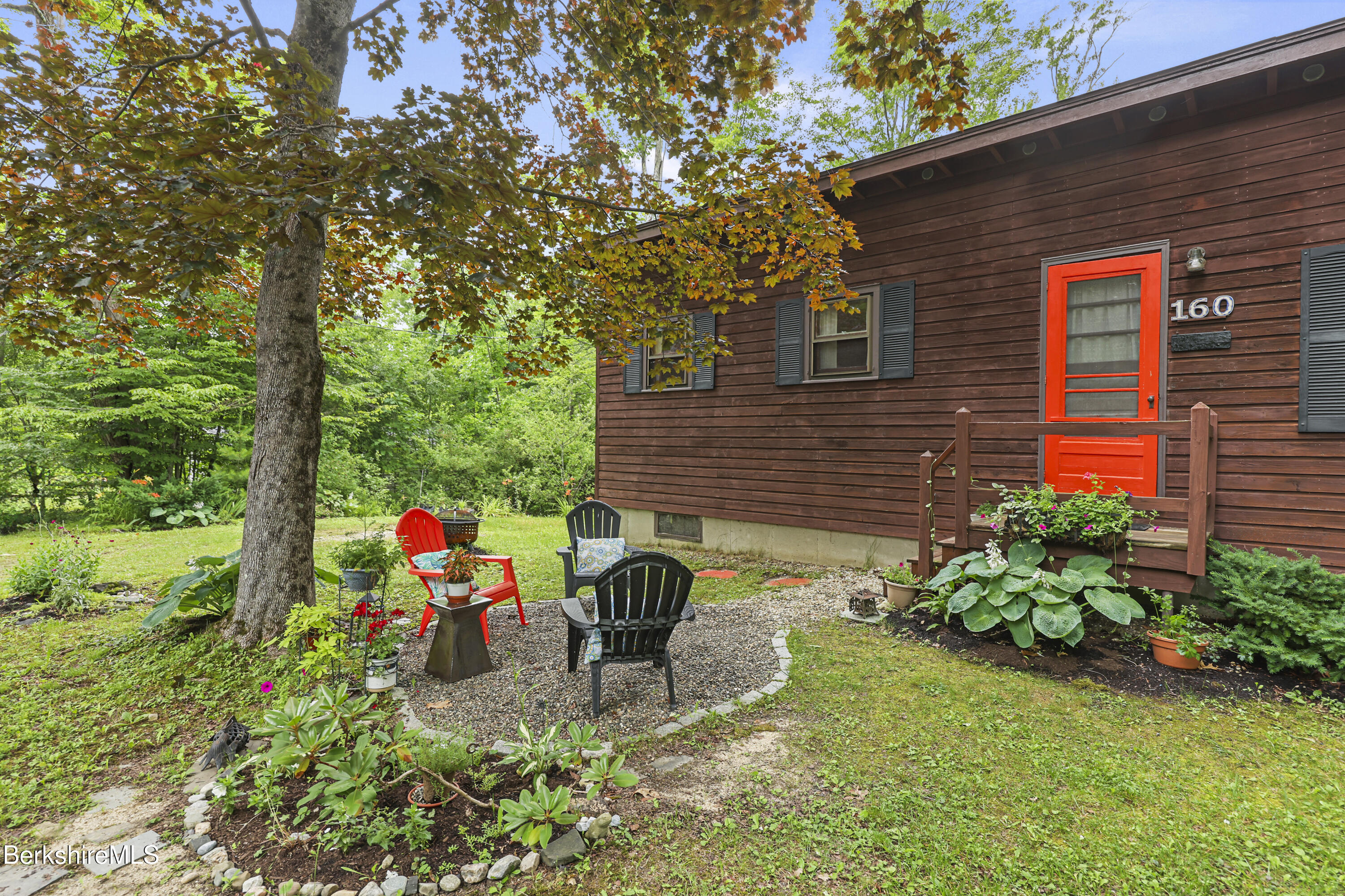 160 Chestnut Rd