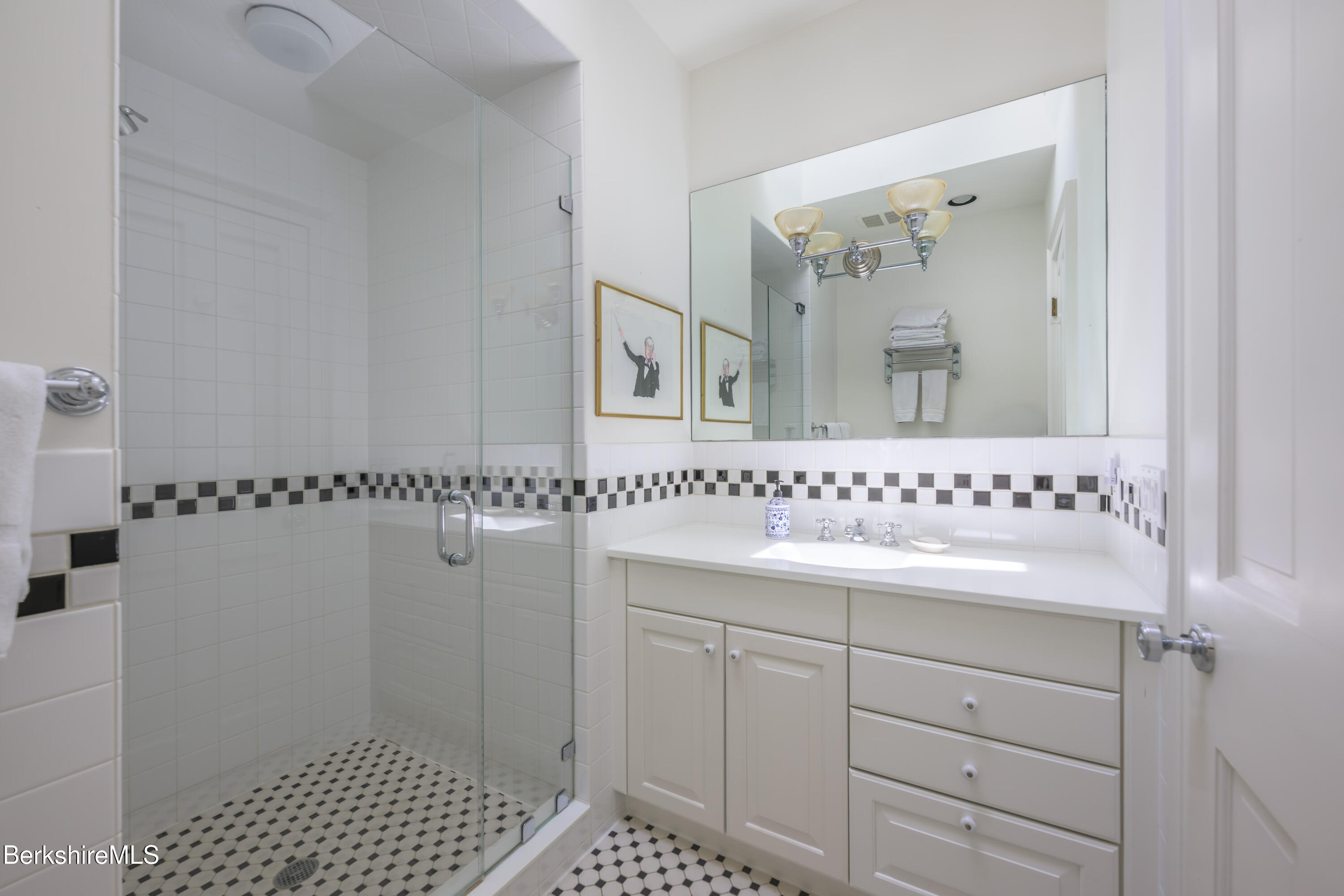 32 Crooked Hill Rd