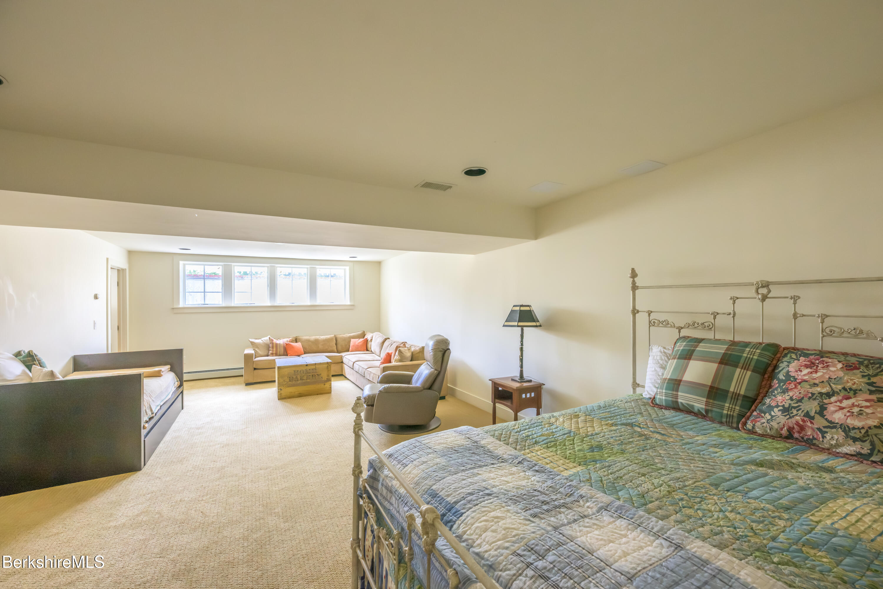 32 Crooked Hill Rd