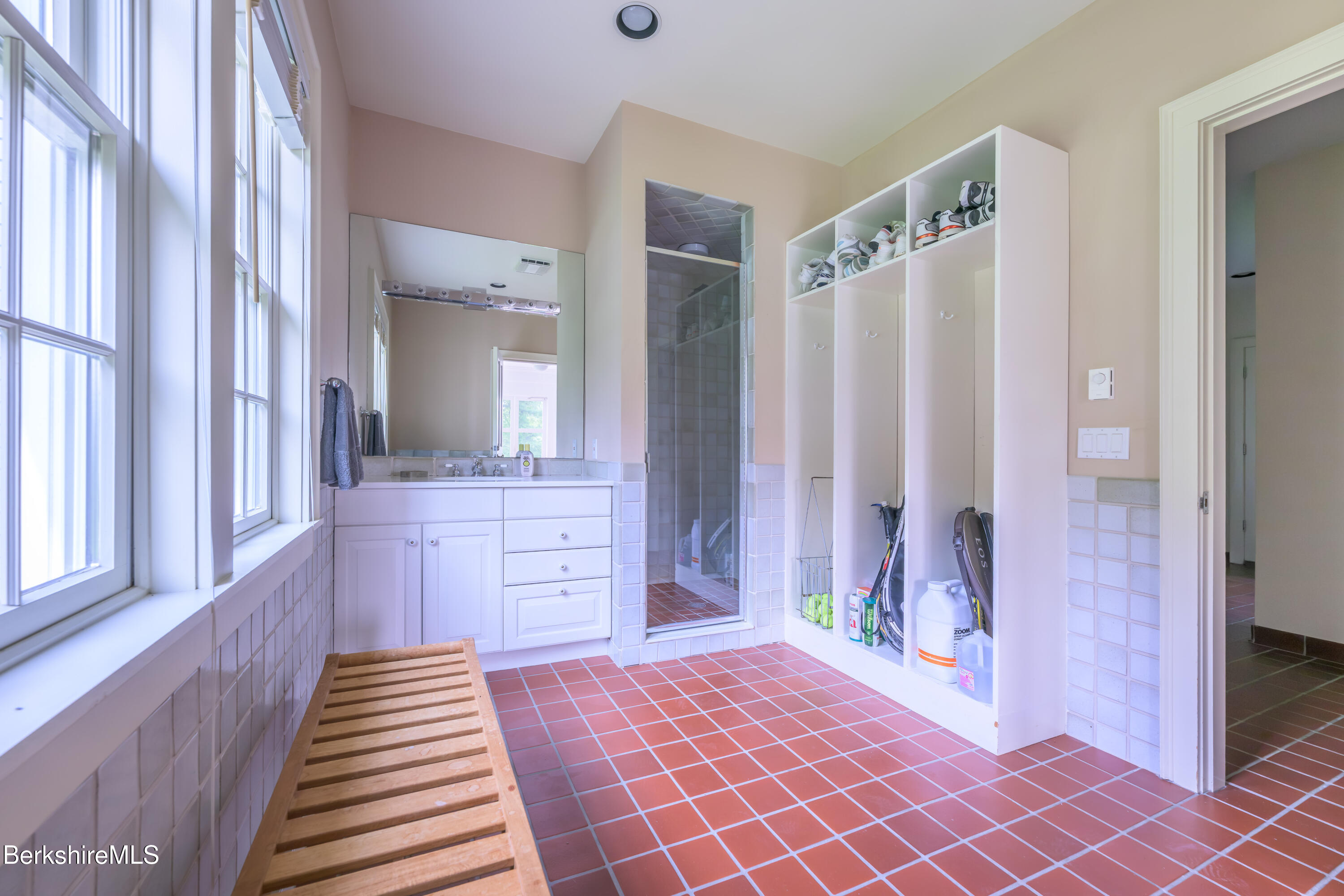32 Crooked Hill Rd