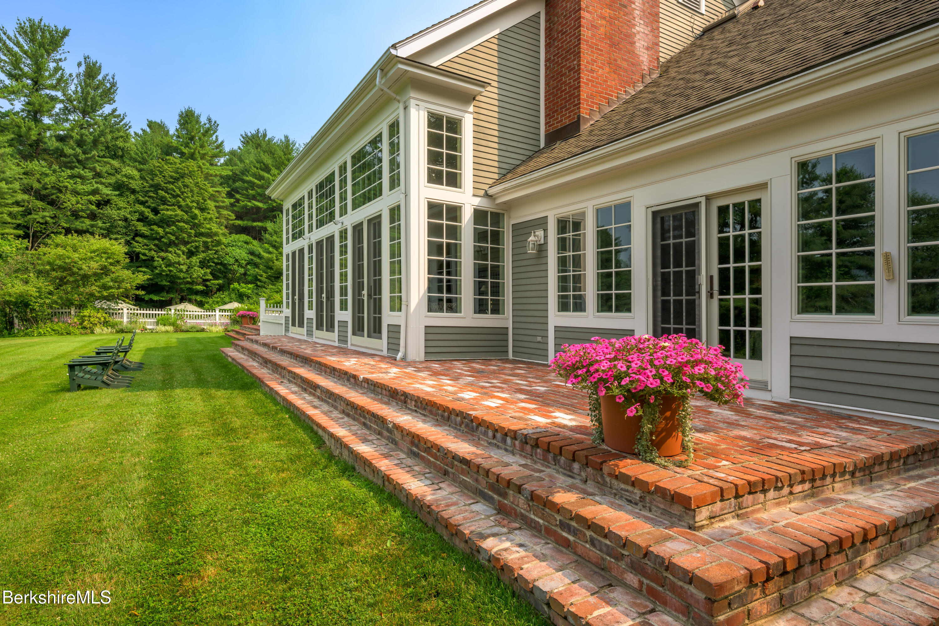32 Crooked Hill Rd