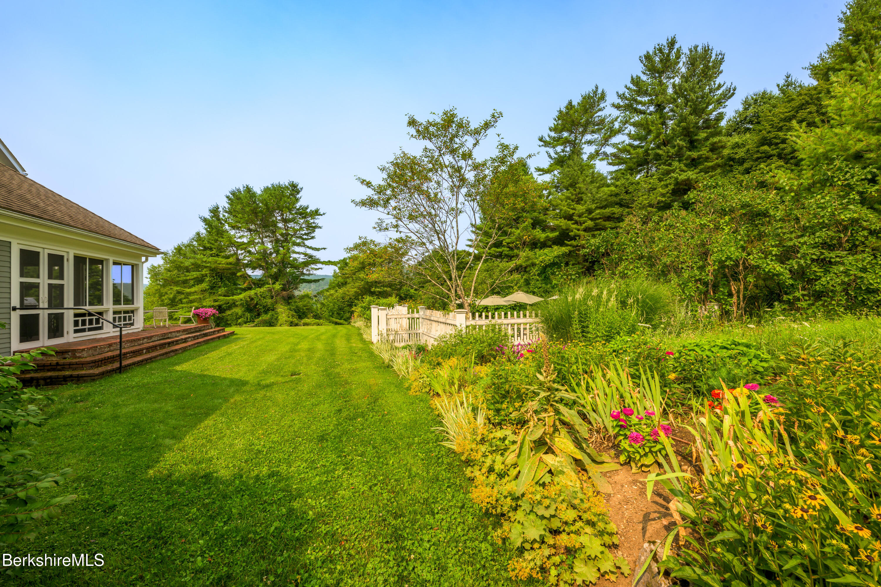 32 Crooked Hill Rd