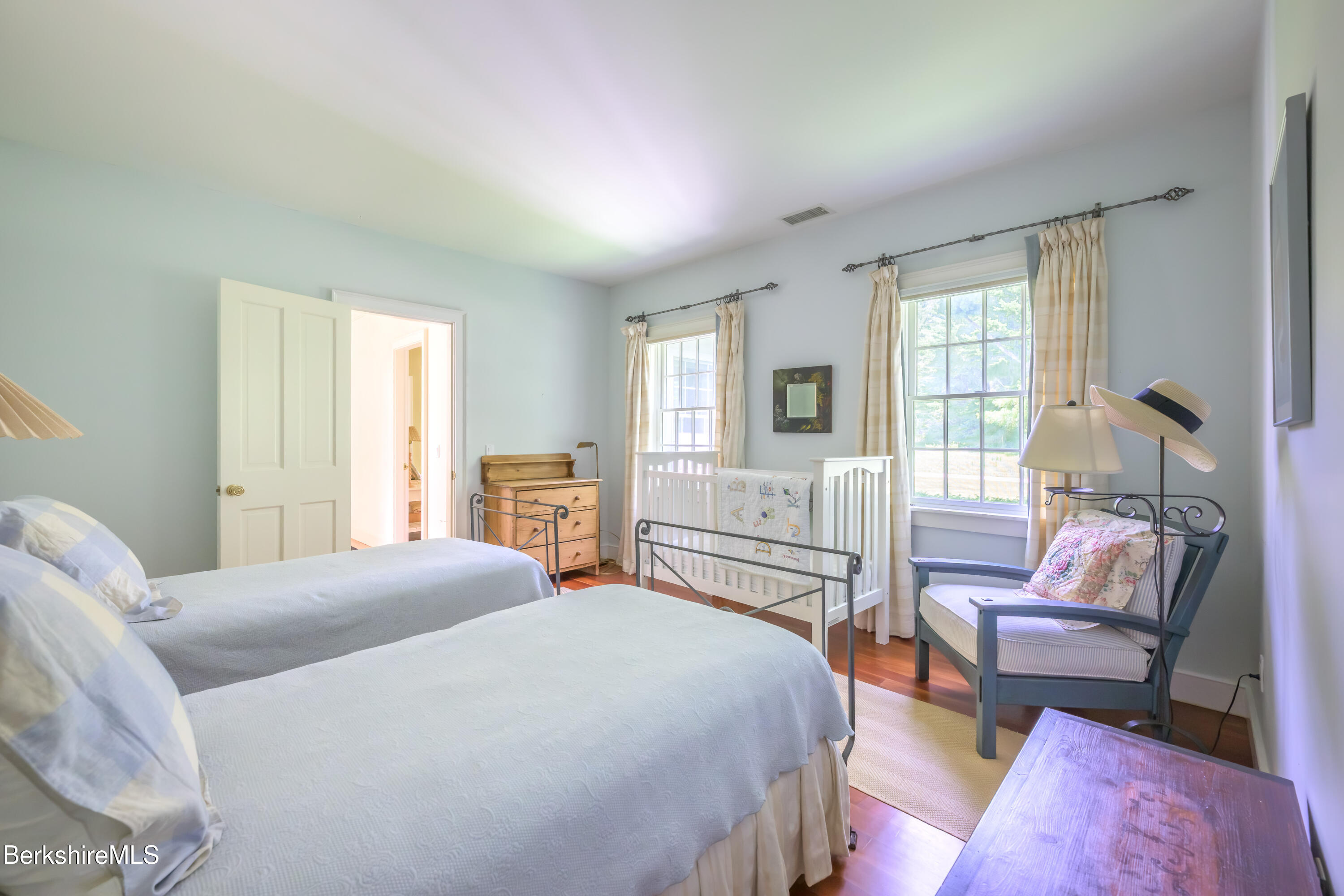 32 Crooked Hill Rd