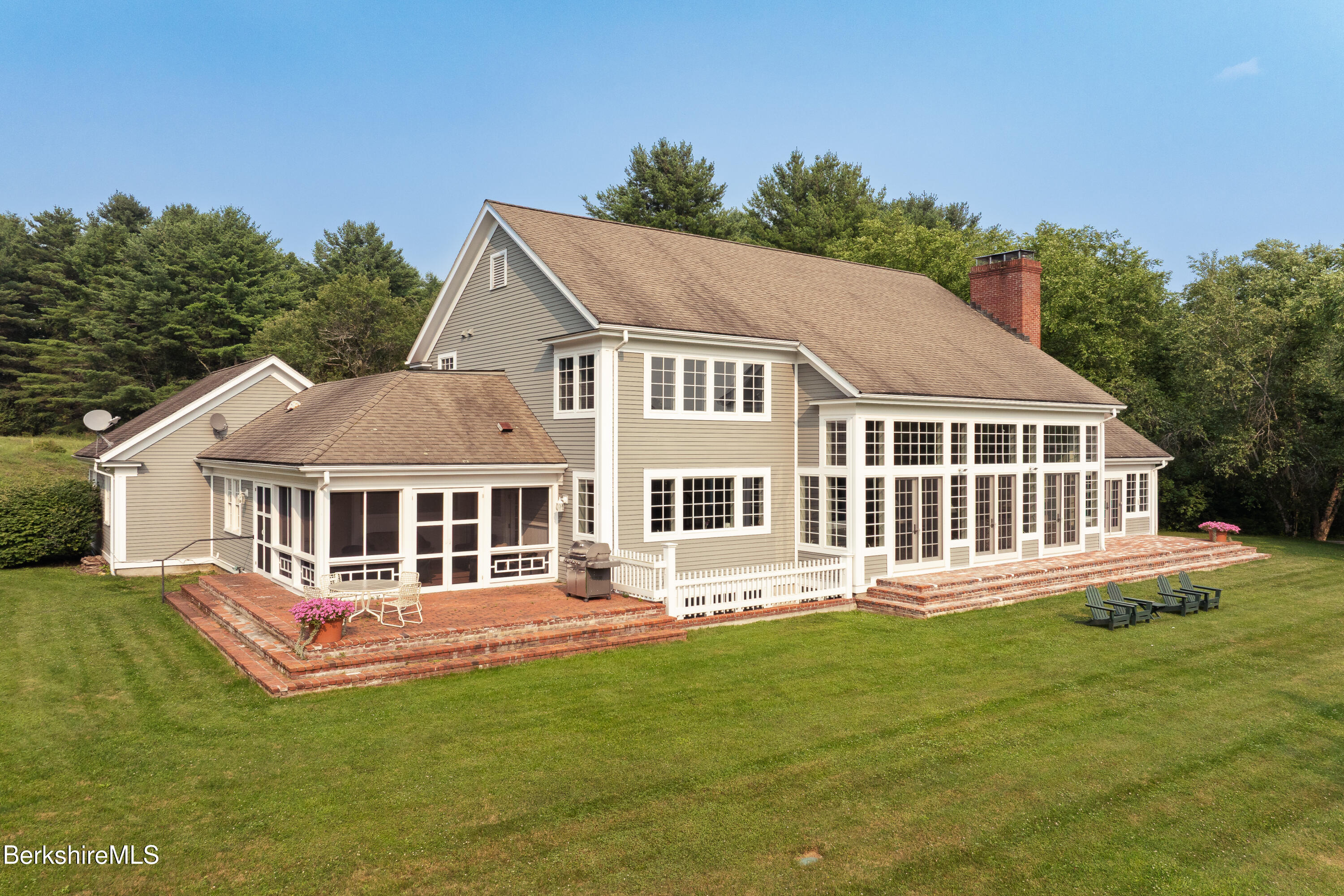 32 Crooked Hill Rd