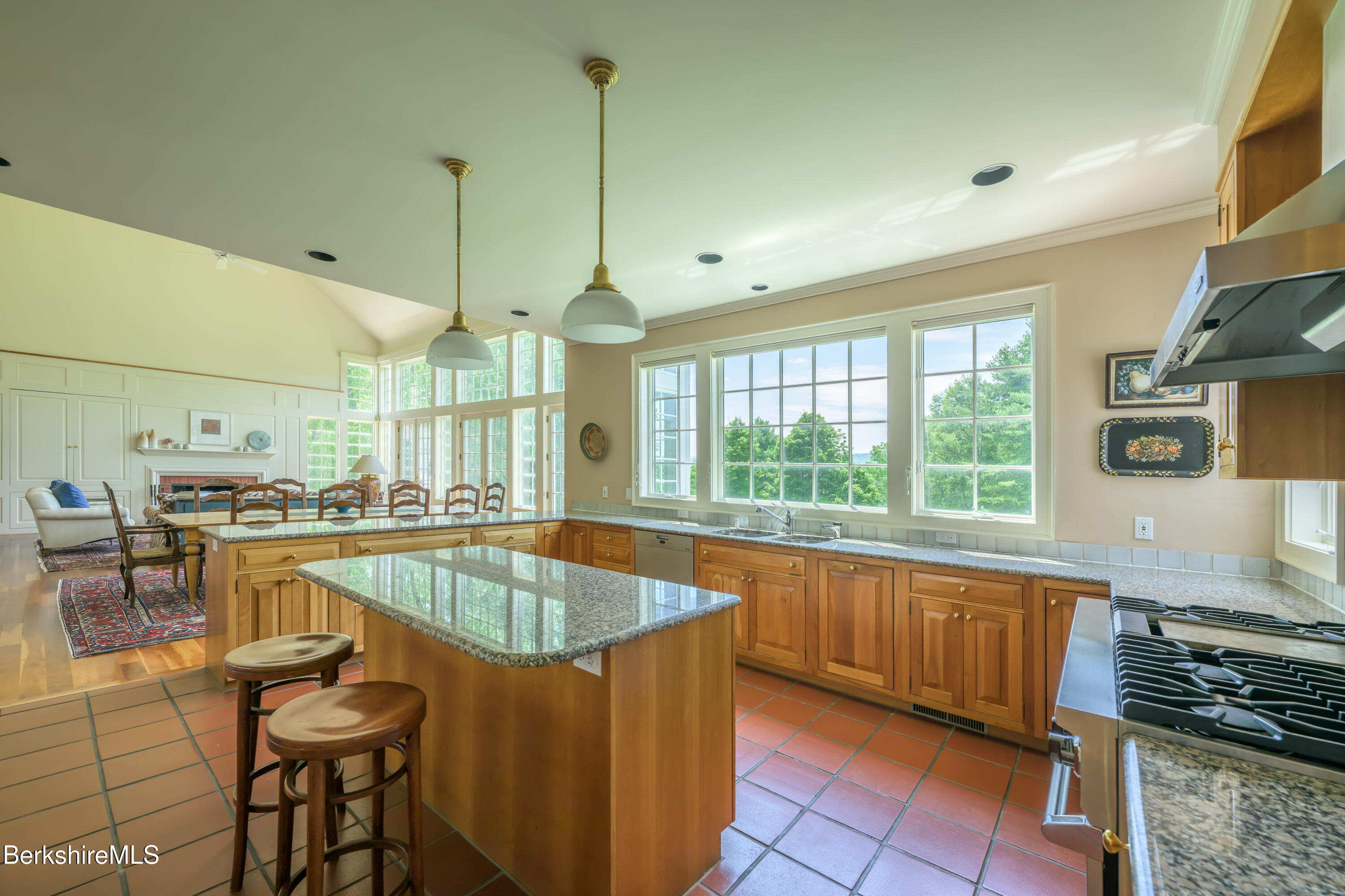 32 Crooked Hill Rd