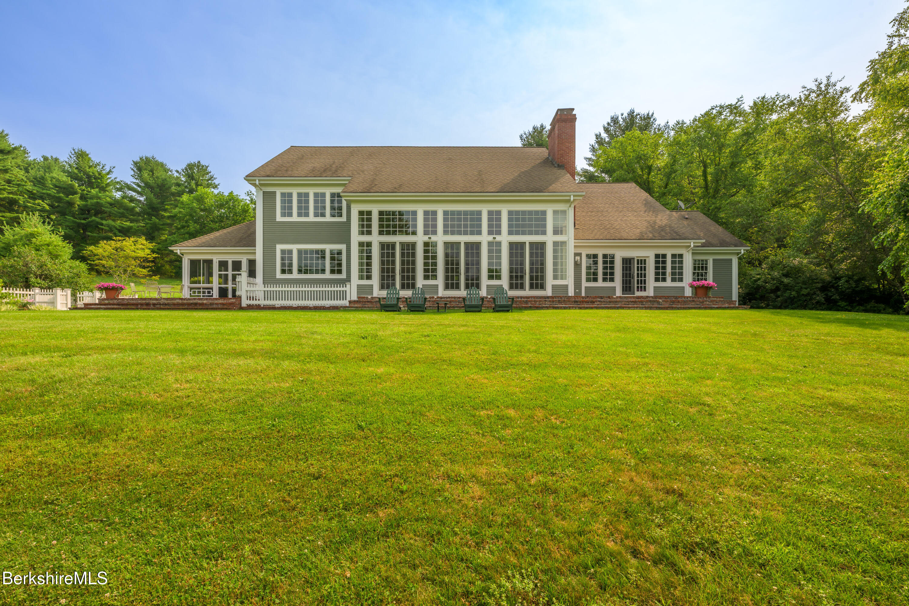 32 Crooked Hill Rd