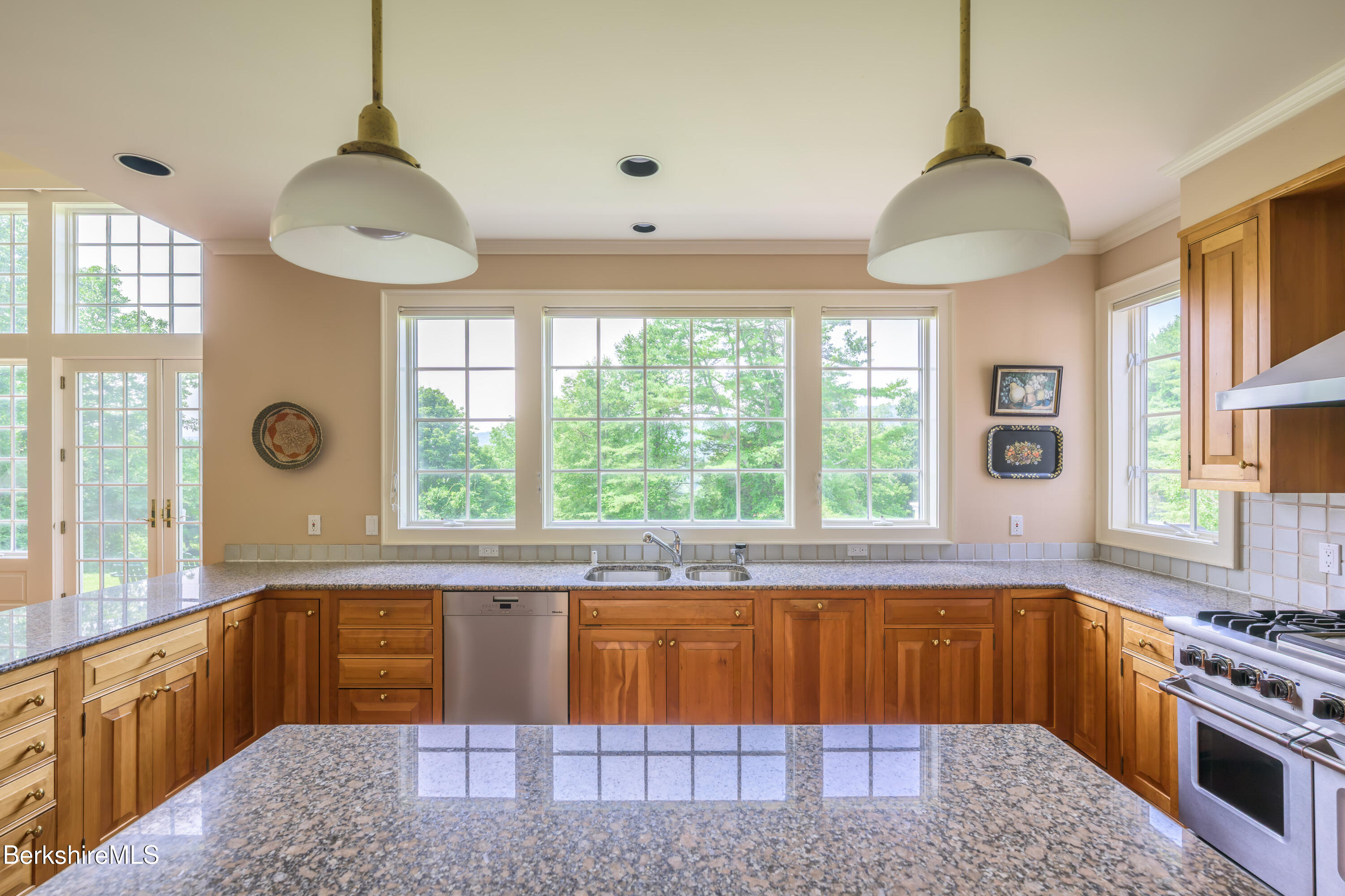 32 Crooked Hill Rd