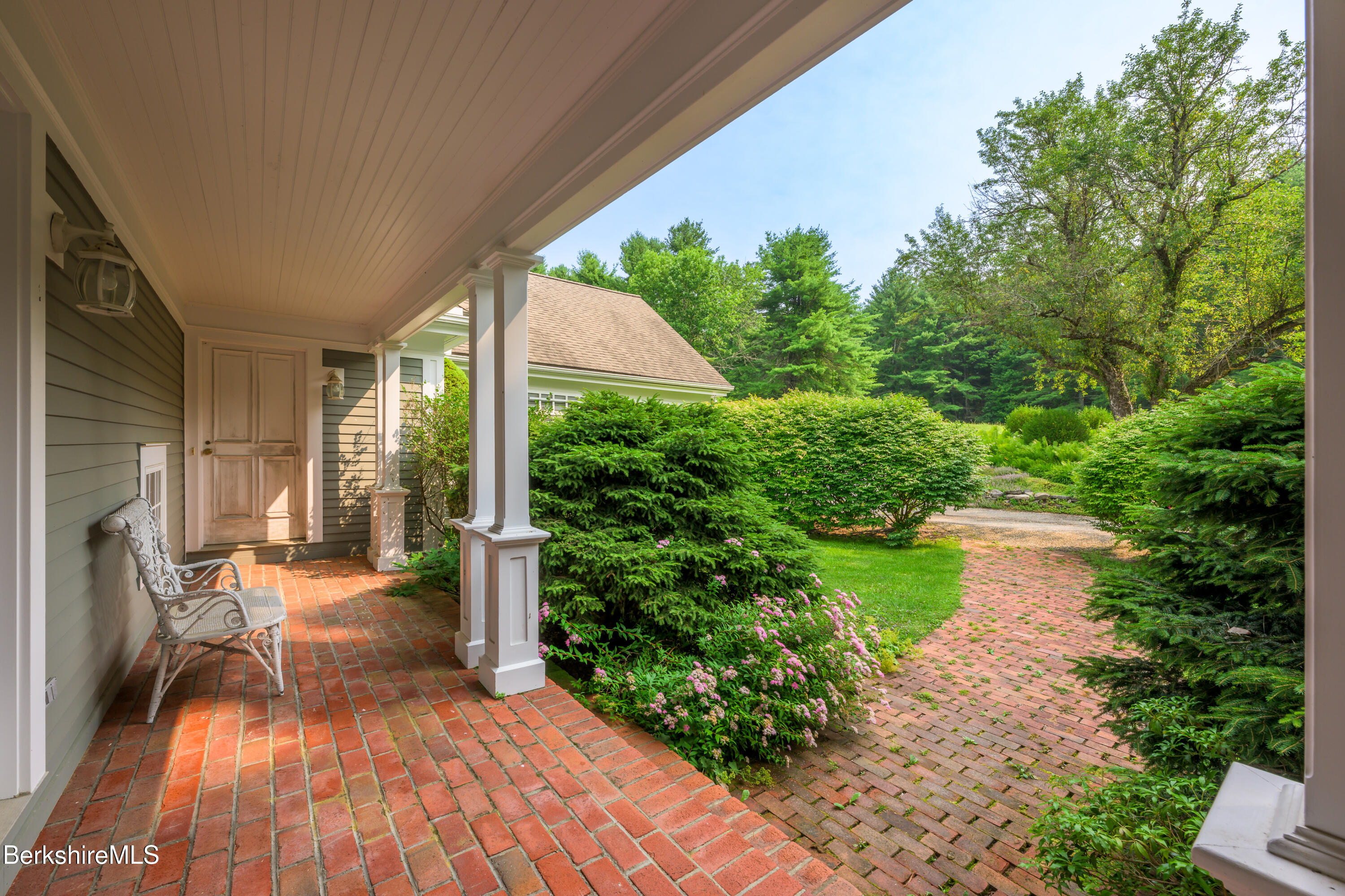 32 Crooked Hill Rd