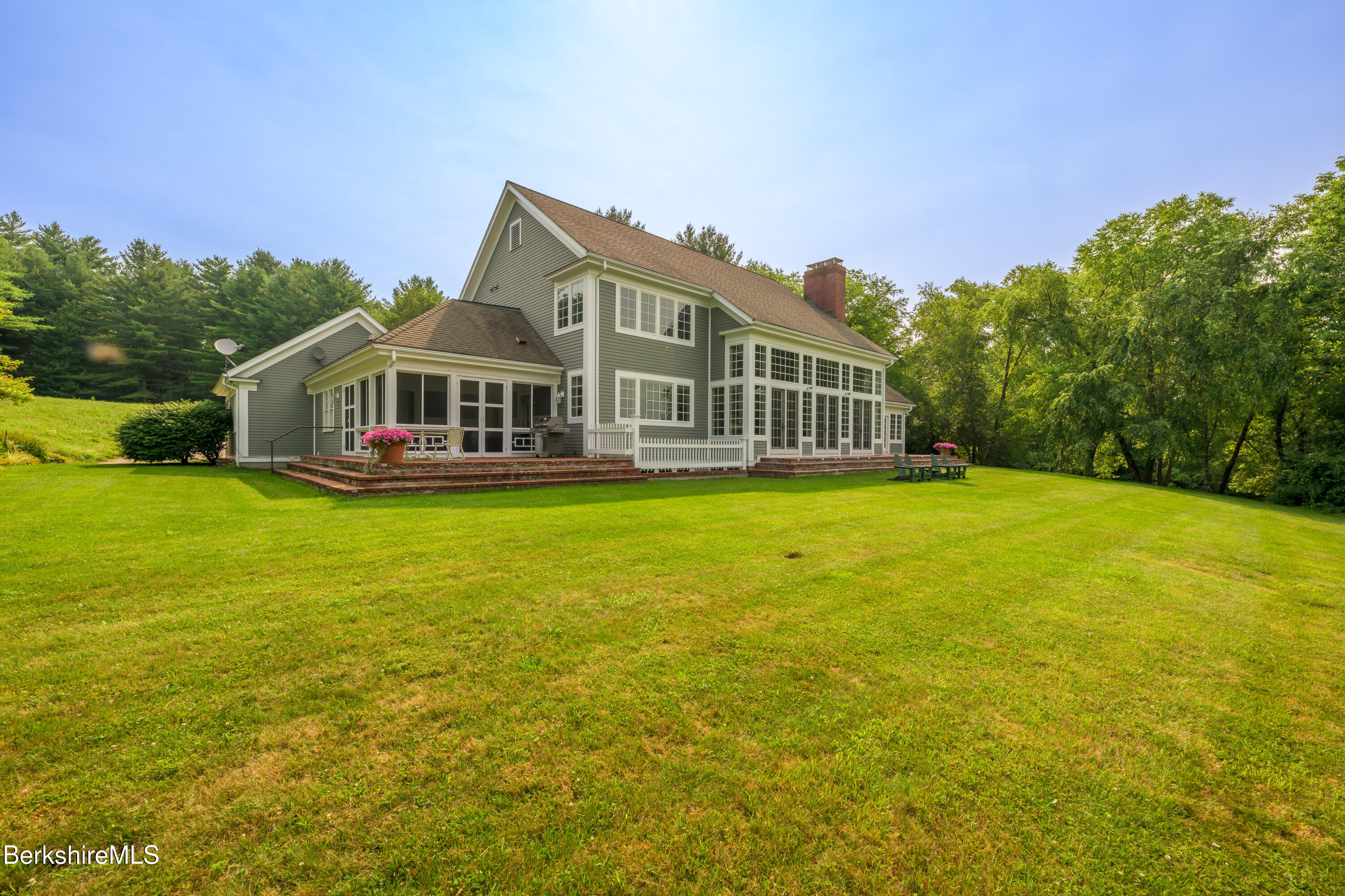 32 Crooked Hill Rd