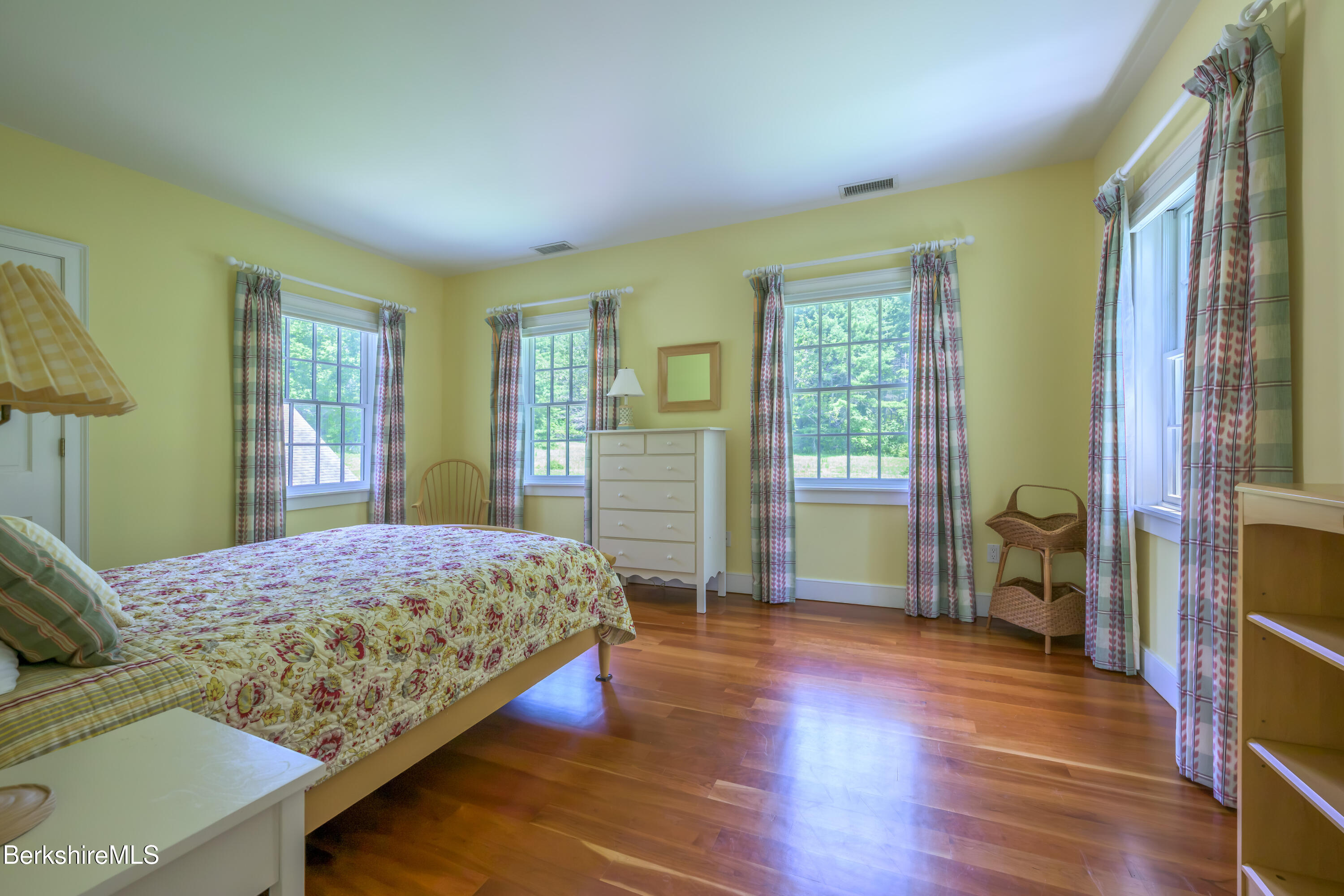 32 Crooked Hill Rd