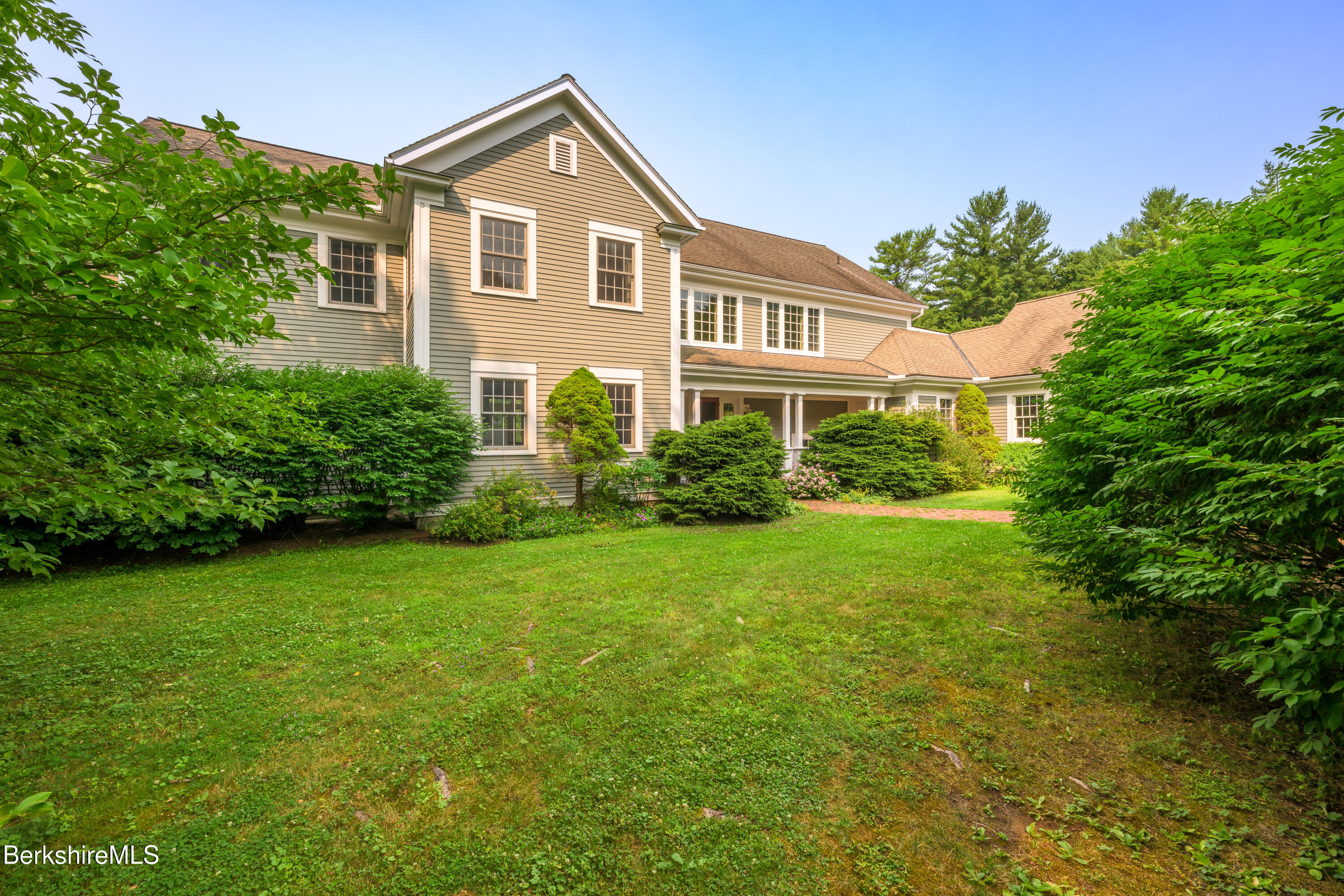 32 Crooked Hill Rd
