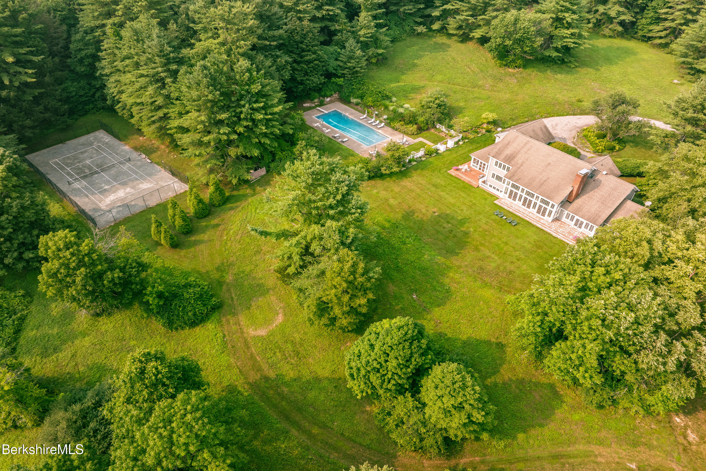 32 Crooked Hill Rd