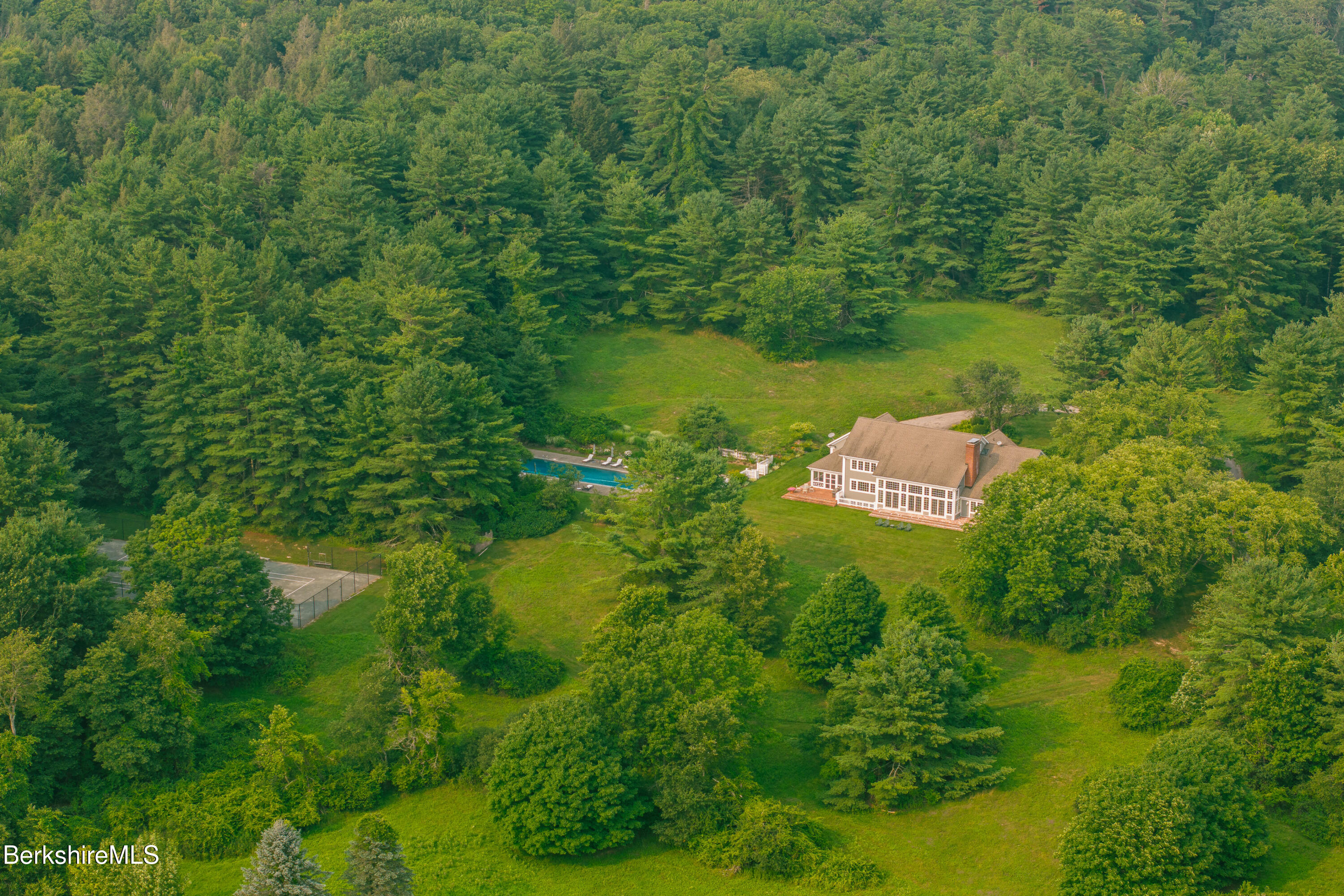 32 Crooked Hill Rd