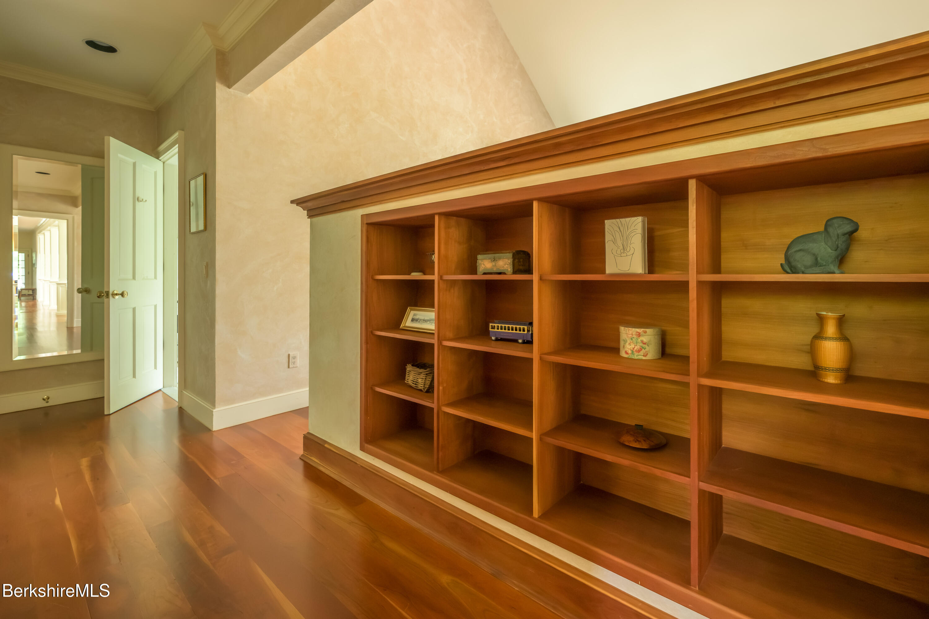 32 Crooked Hill Rd