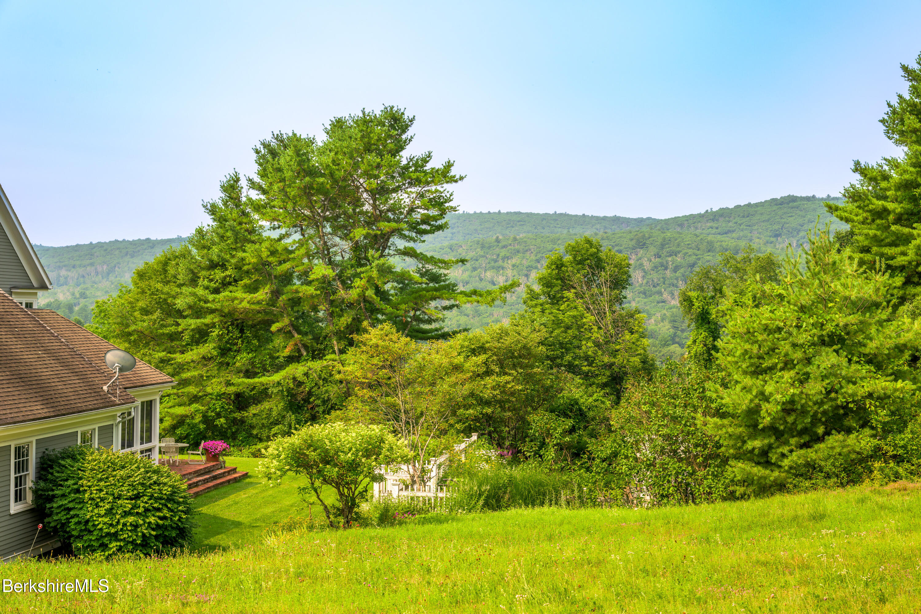 32 Crooked Hill Rd