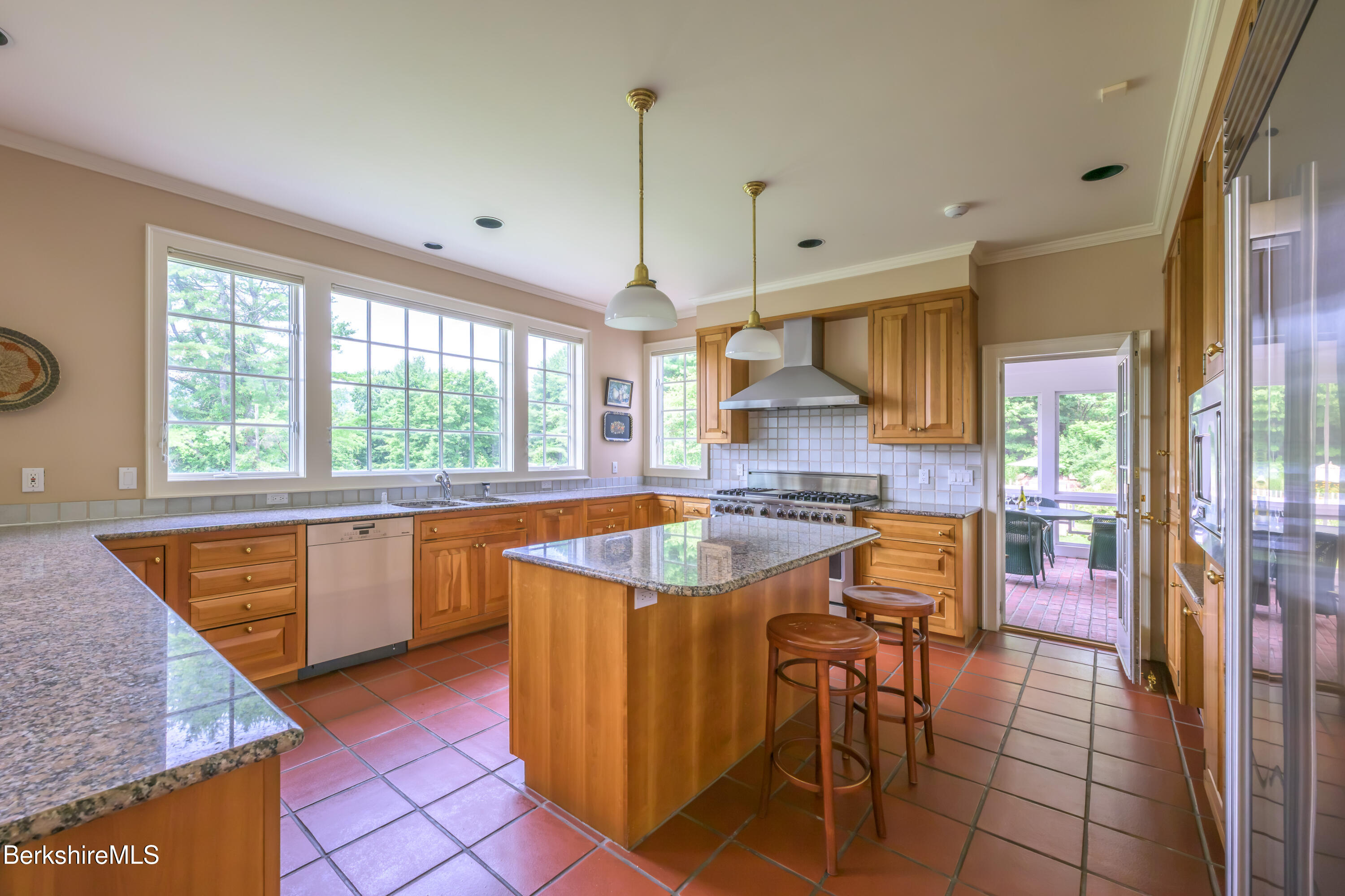 32 Crooked Hill Rd