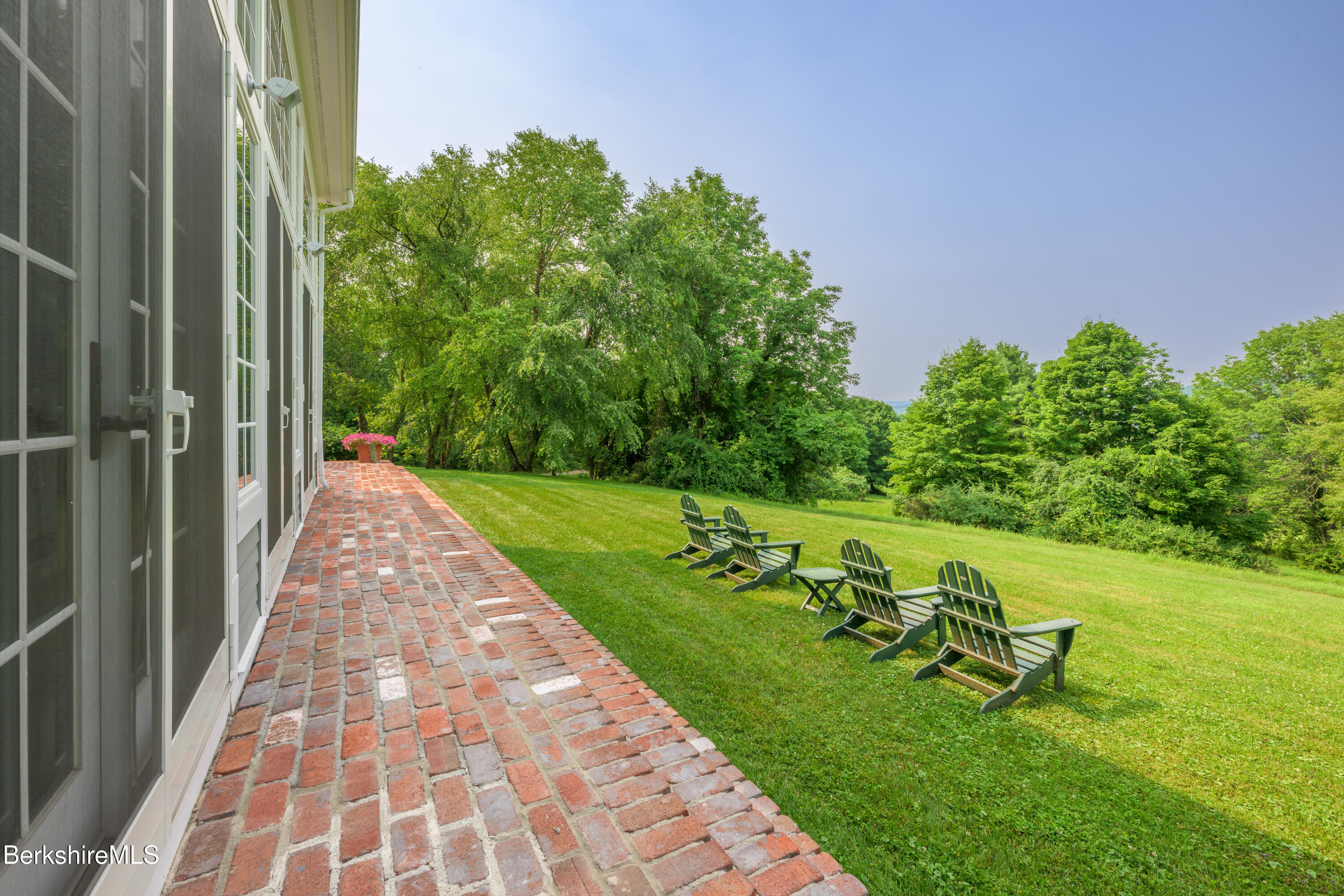 32 Crooked Hill Rd