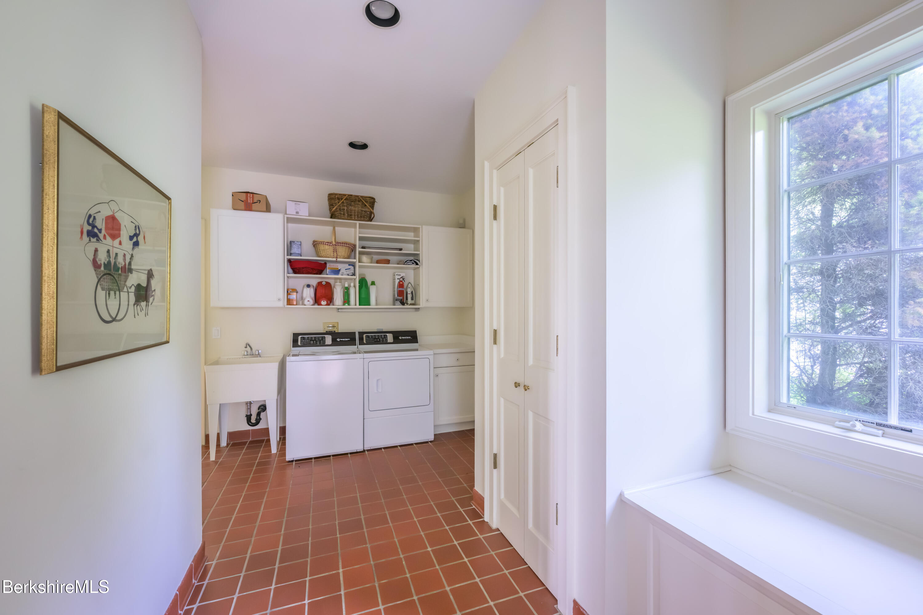 32 Crooked Hill Rd