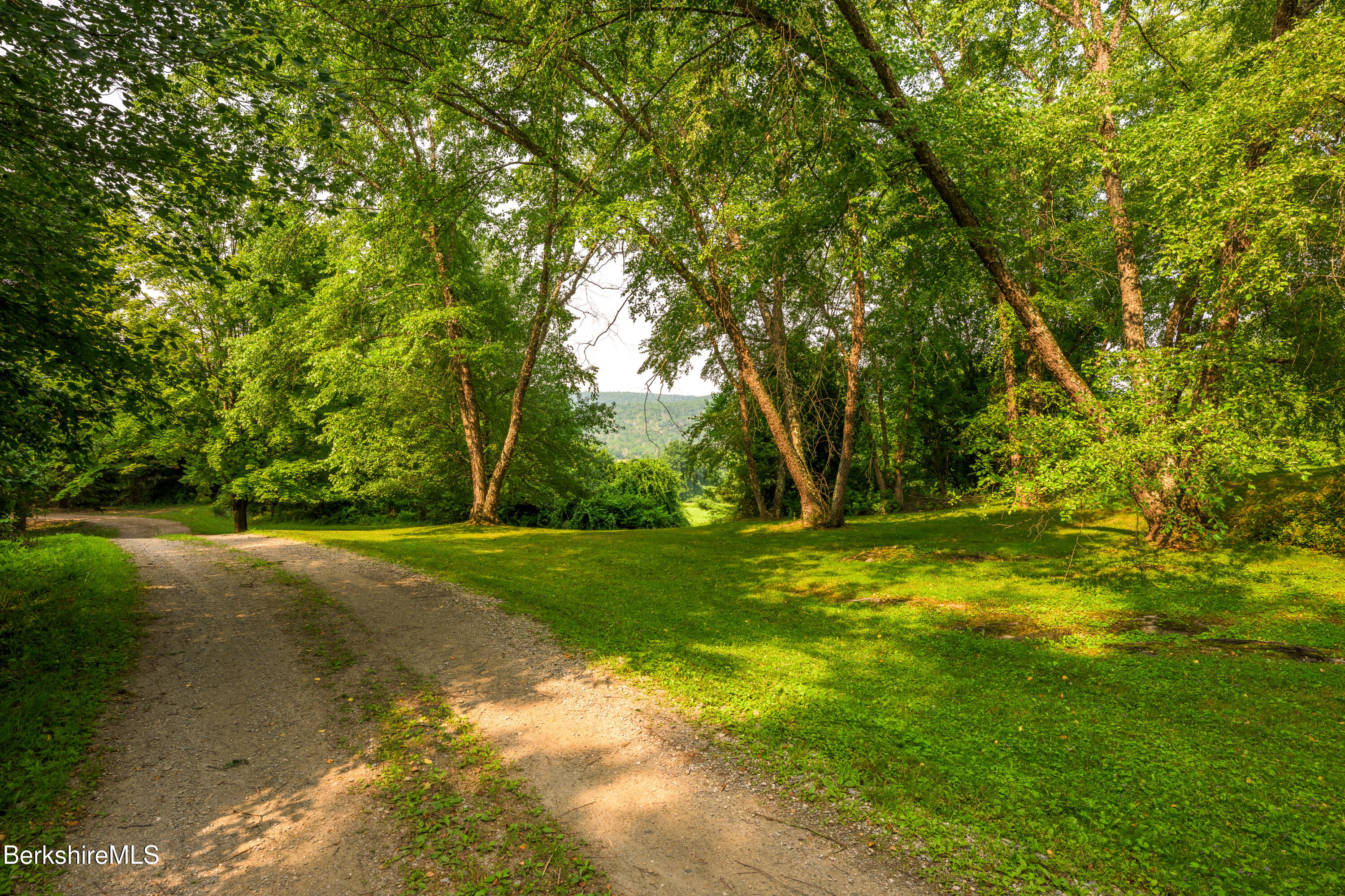 32 Crooked Hill Rd