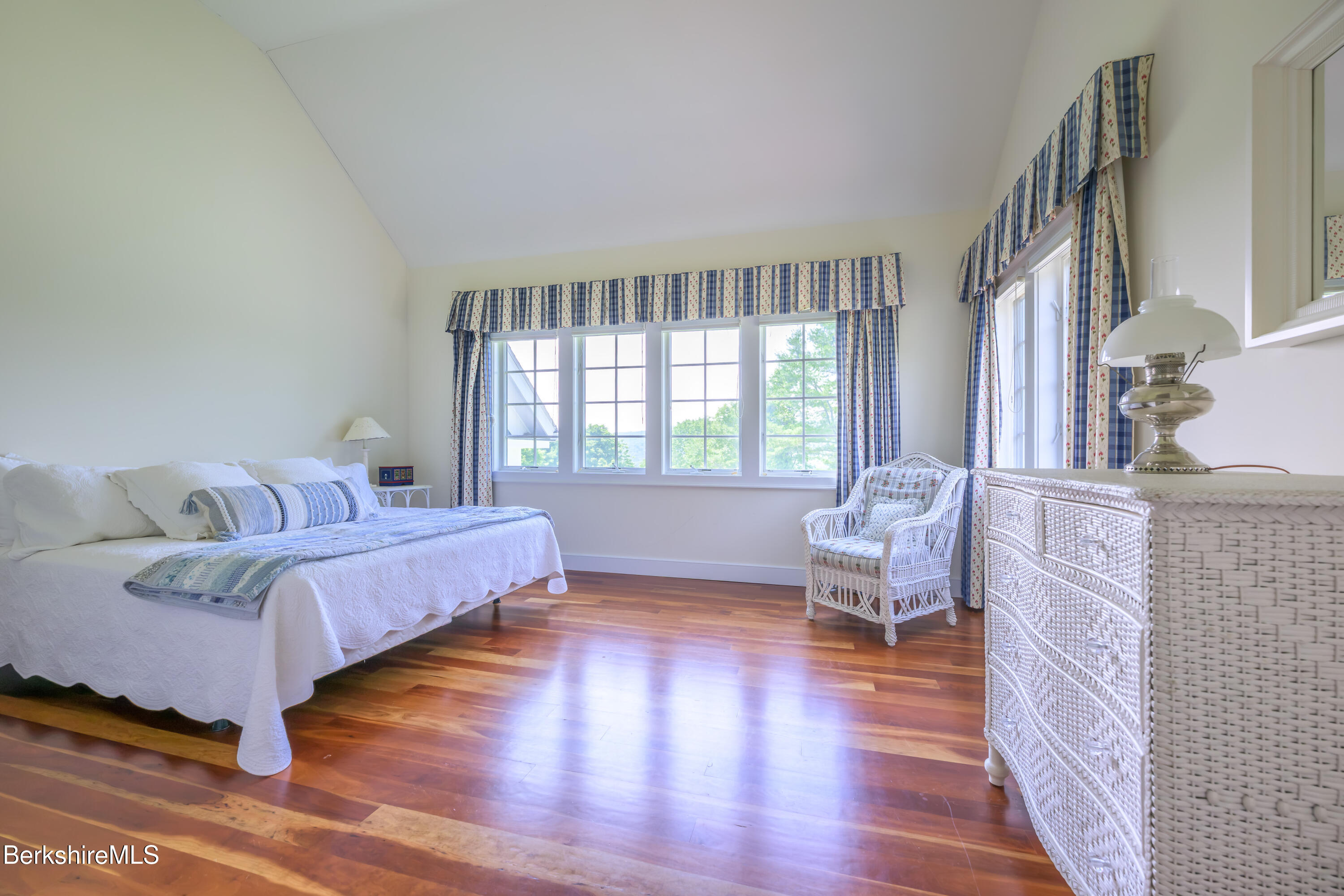 32 Crooked Hill Rd