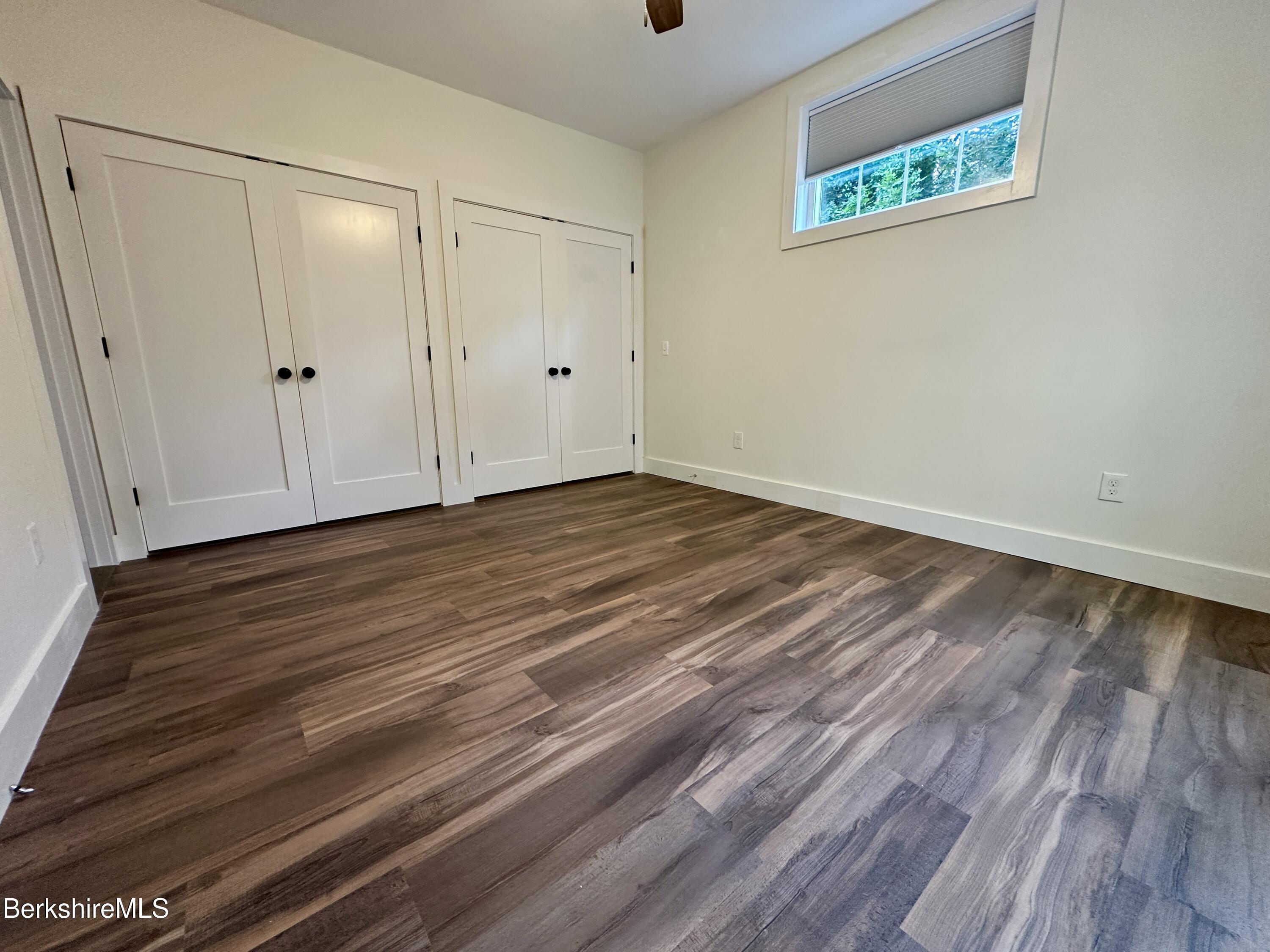 6 Redwood Ln