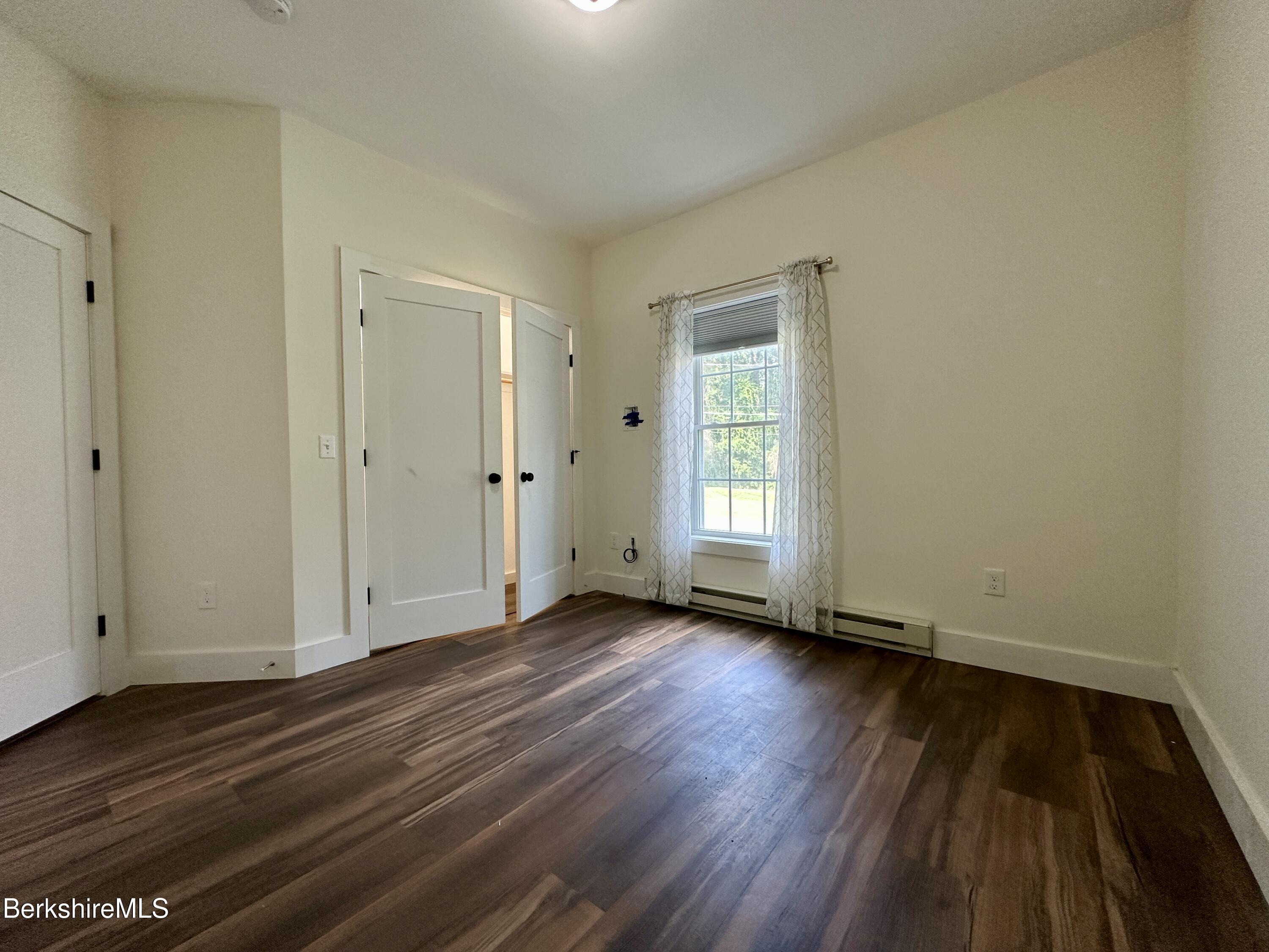6 Redwood Ln
