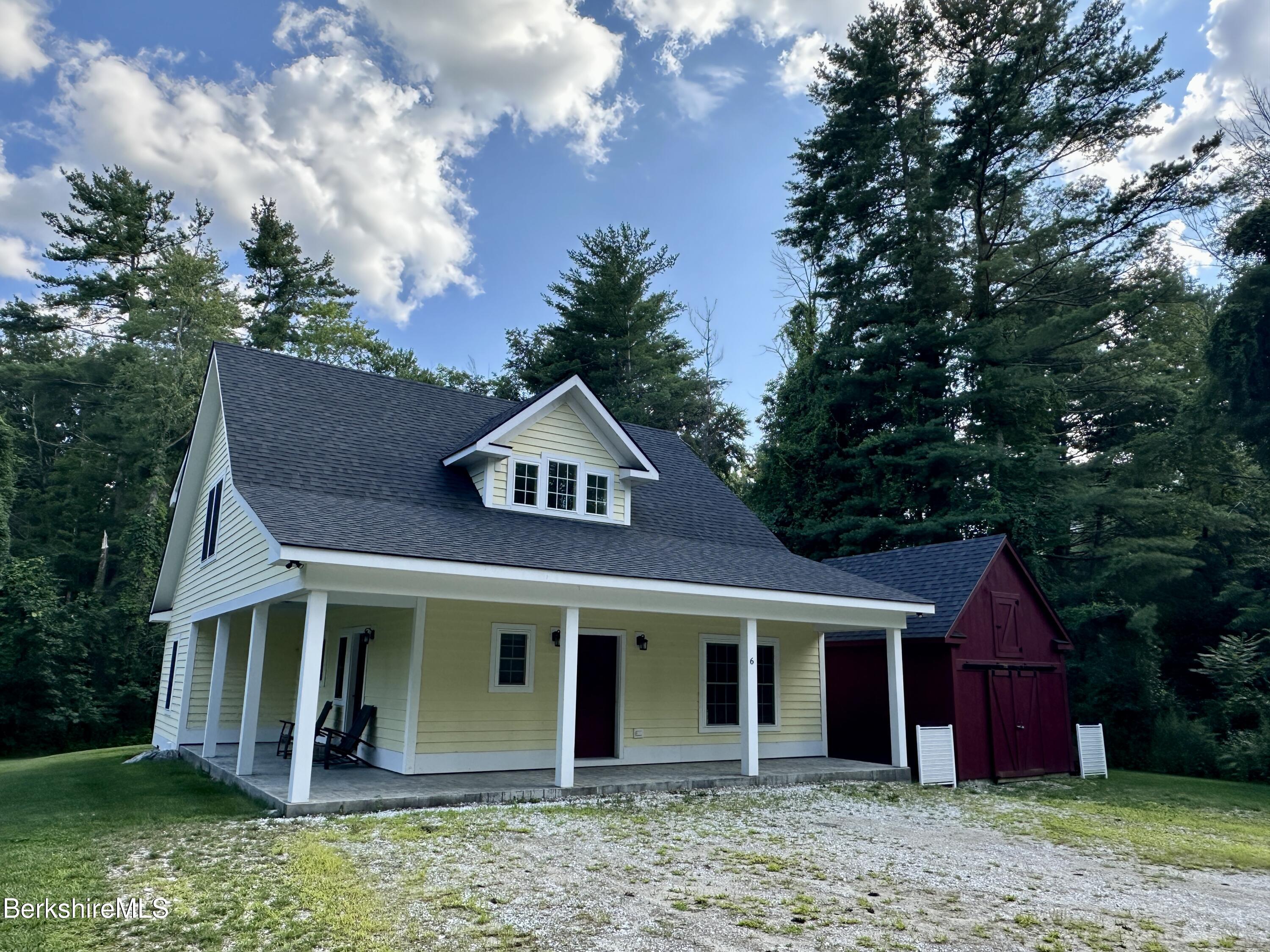 6 Redwood Ln