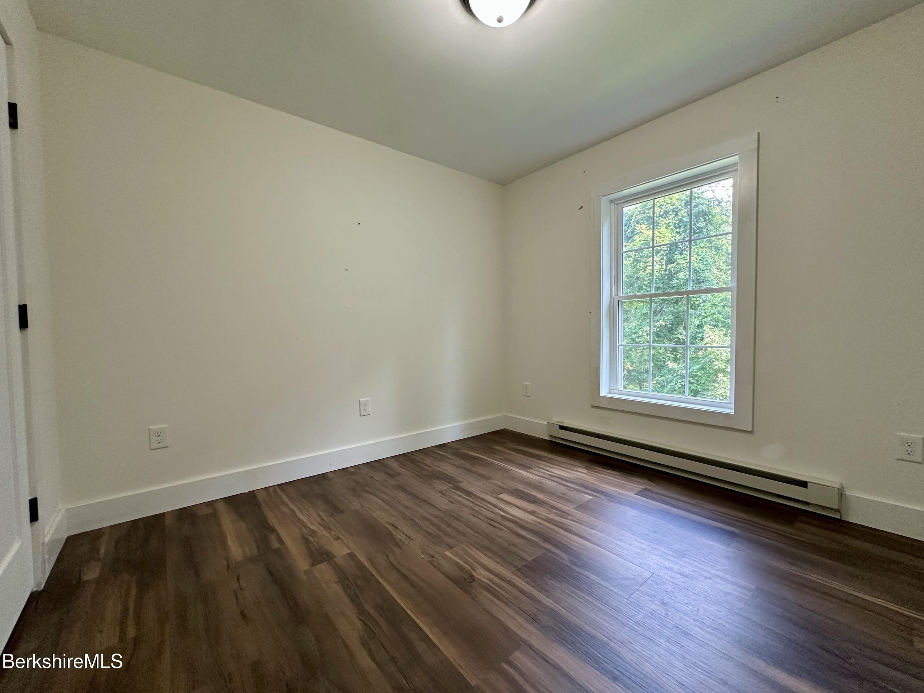 6 Redwood Ln