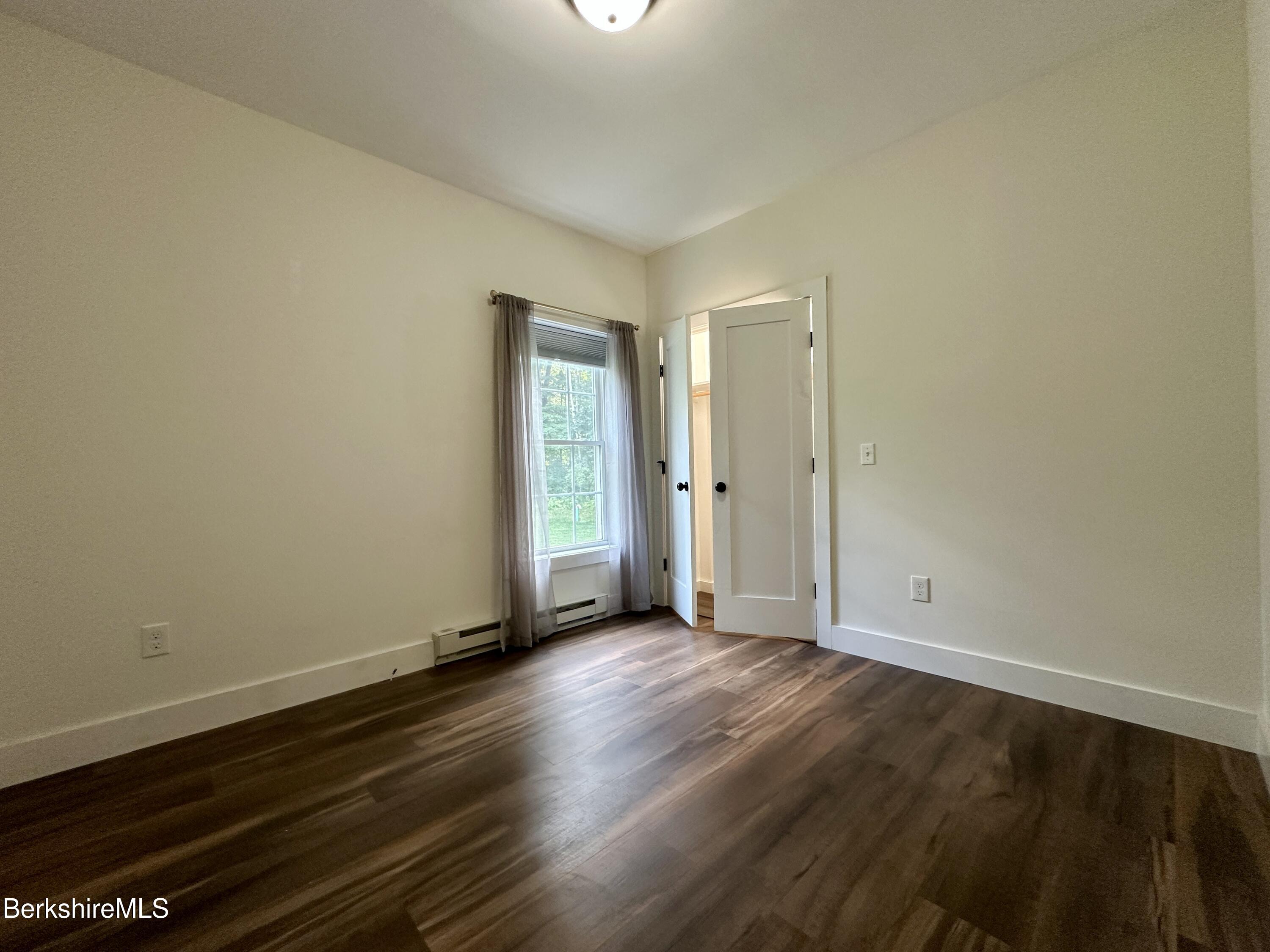6 Redwood Ln
