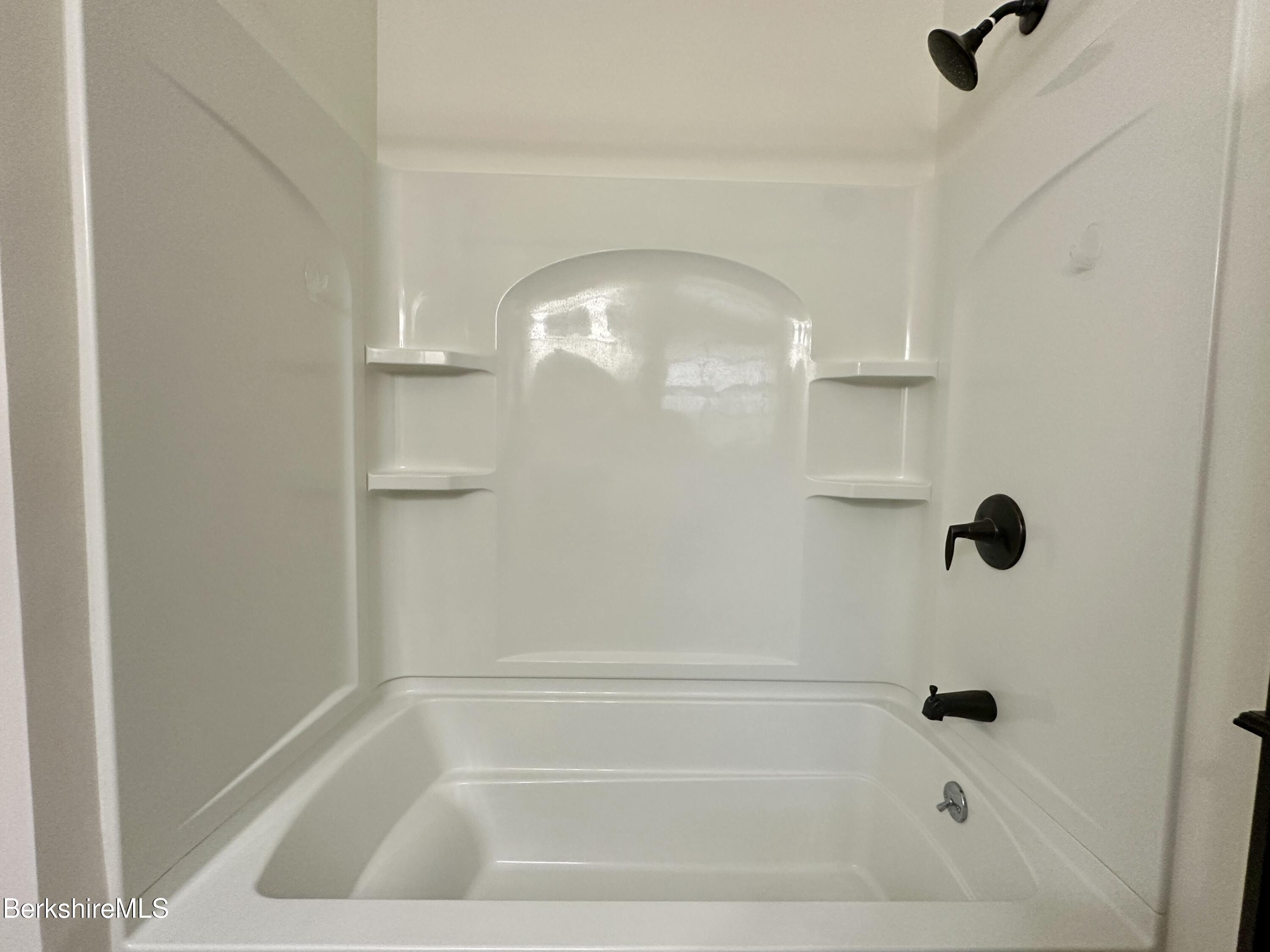 6 Redwood Ln