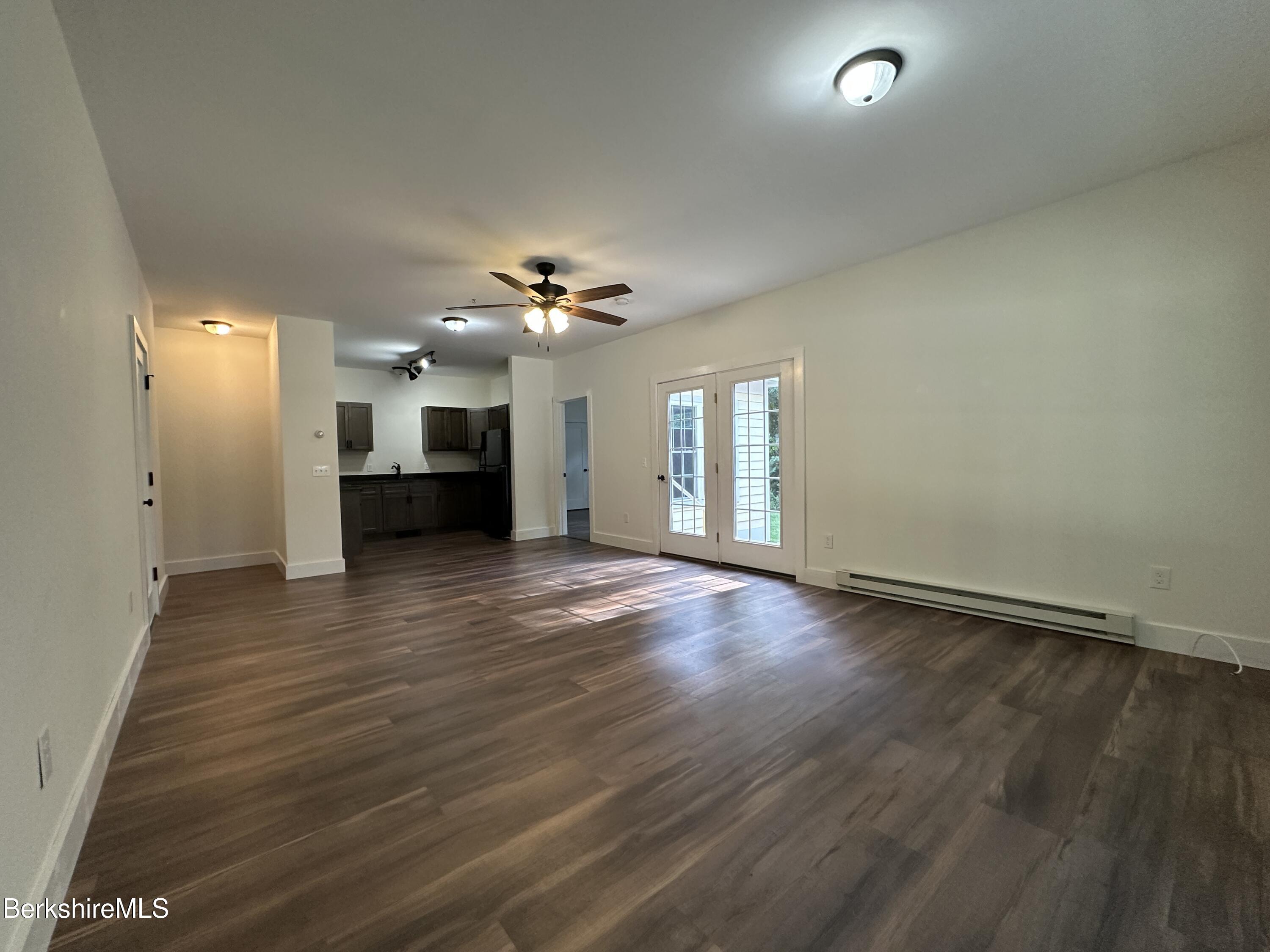 6 Redwood Ln