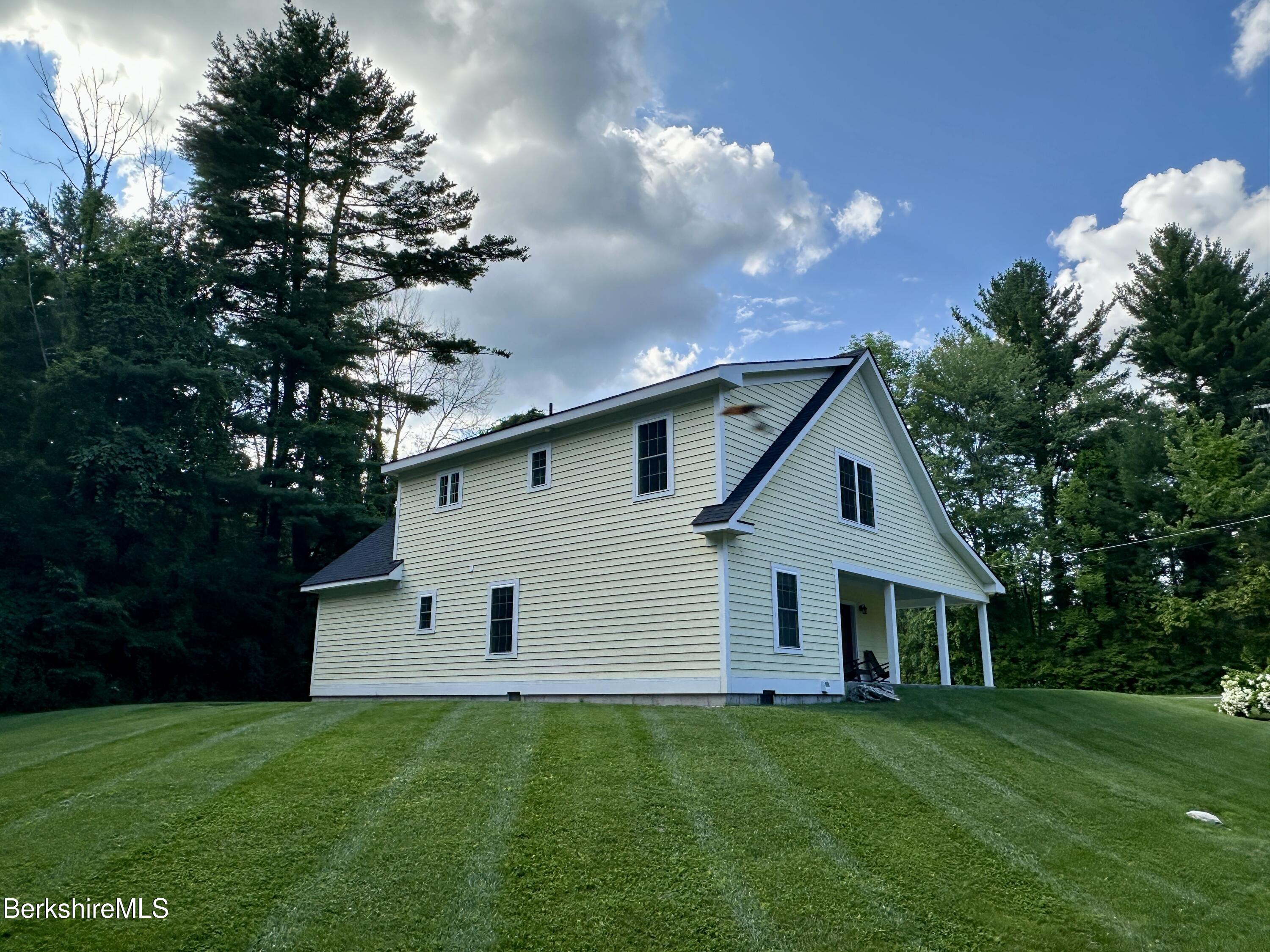 6 Redwood Ln