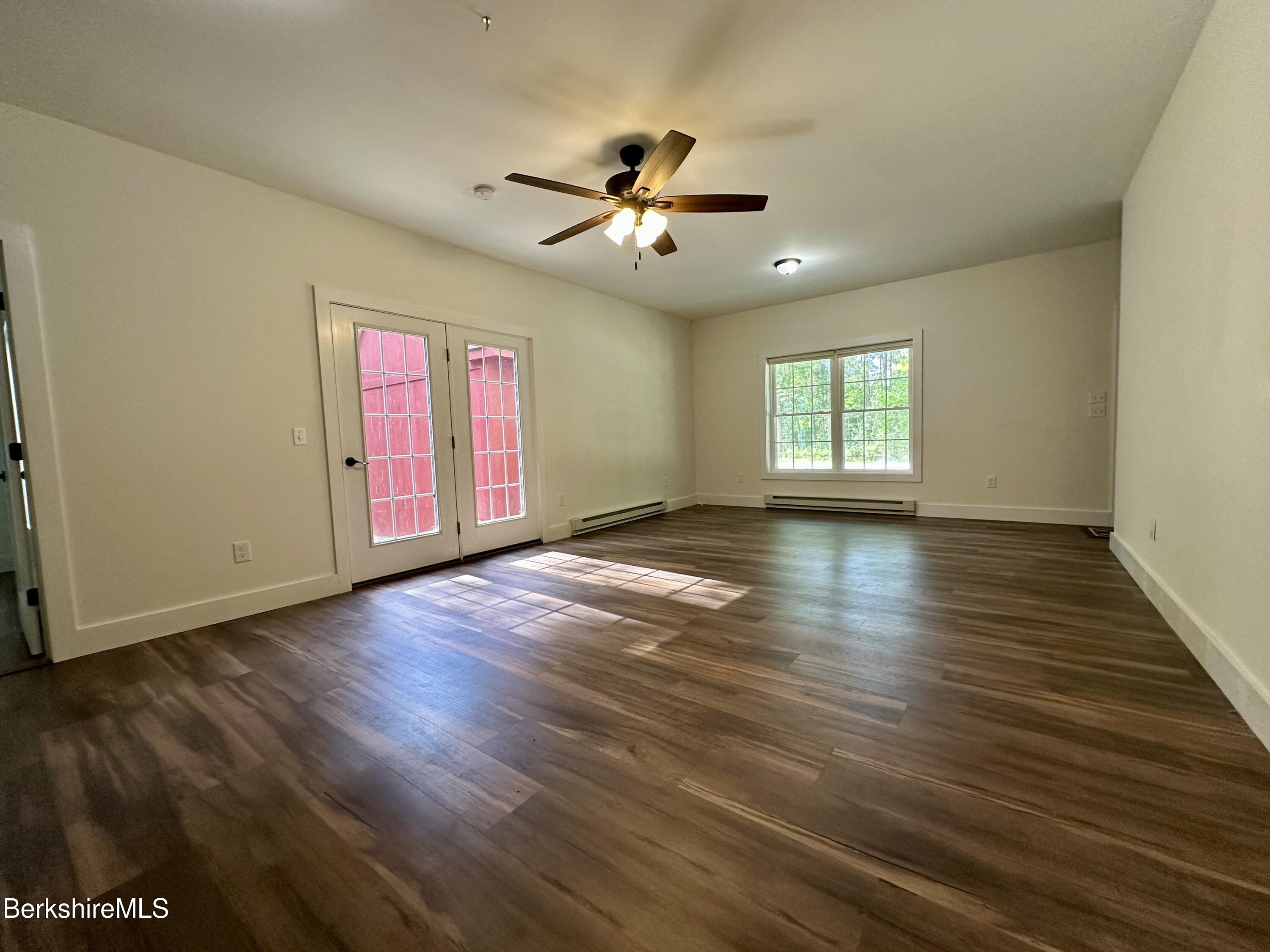 6 Redwood Ln
