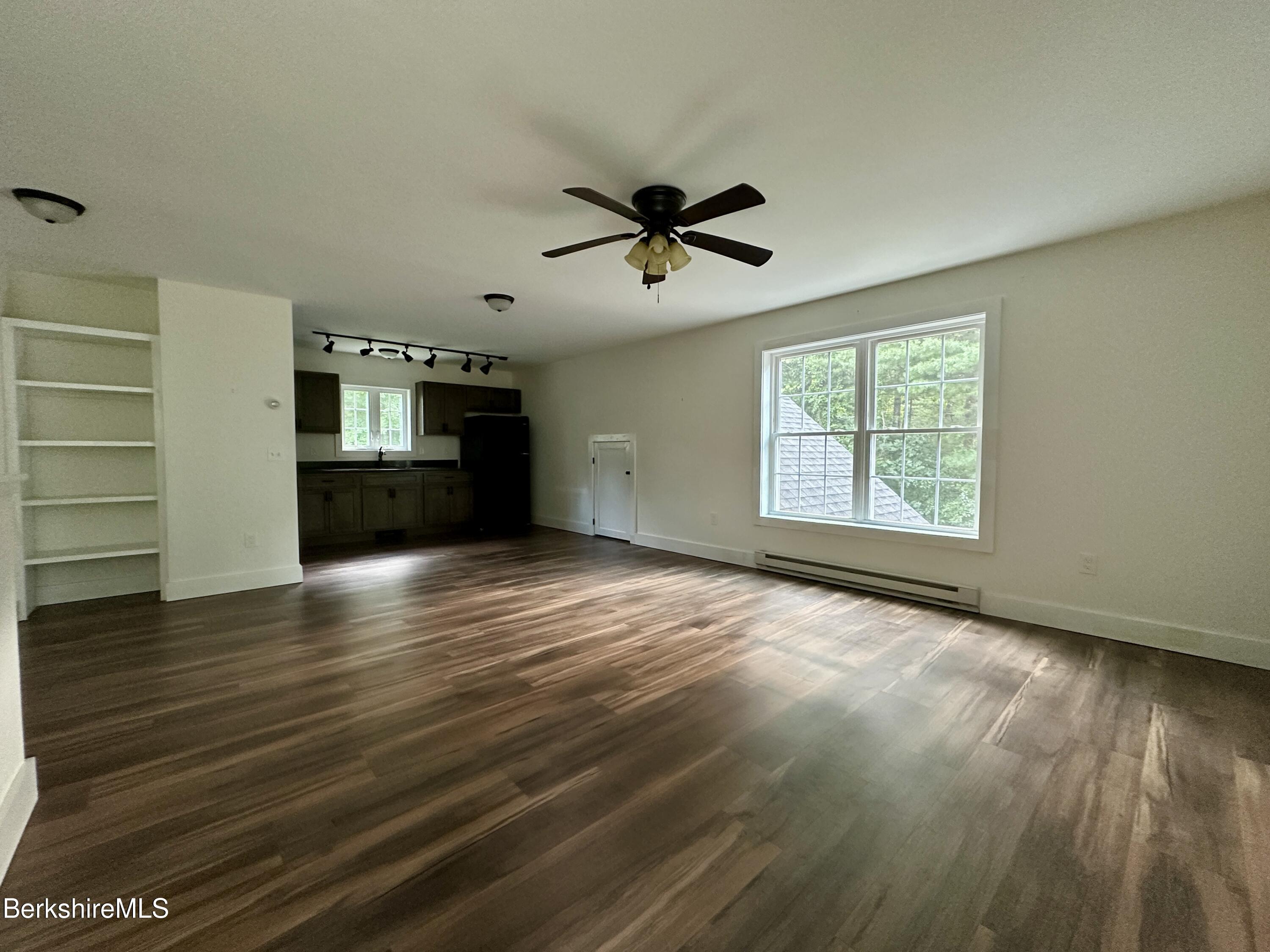 6 Redwood Ln