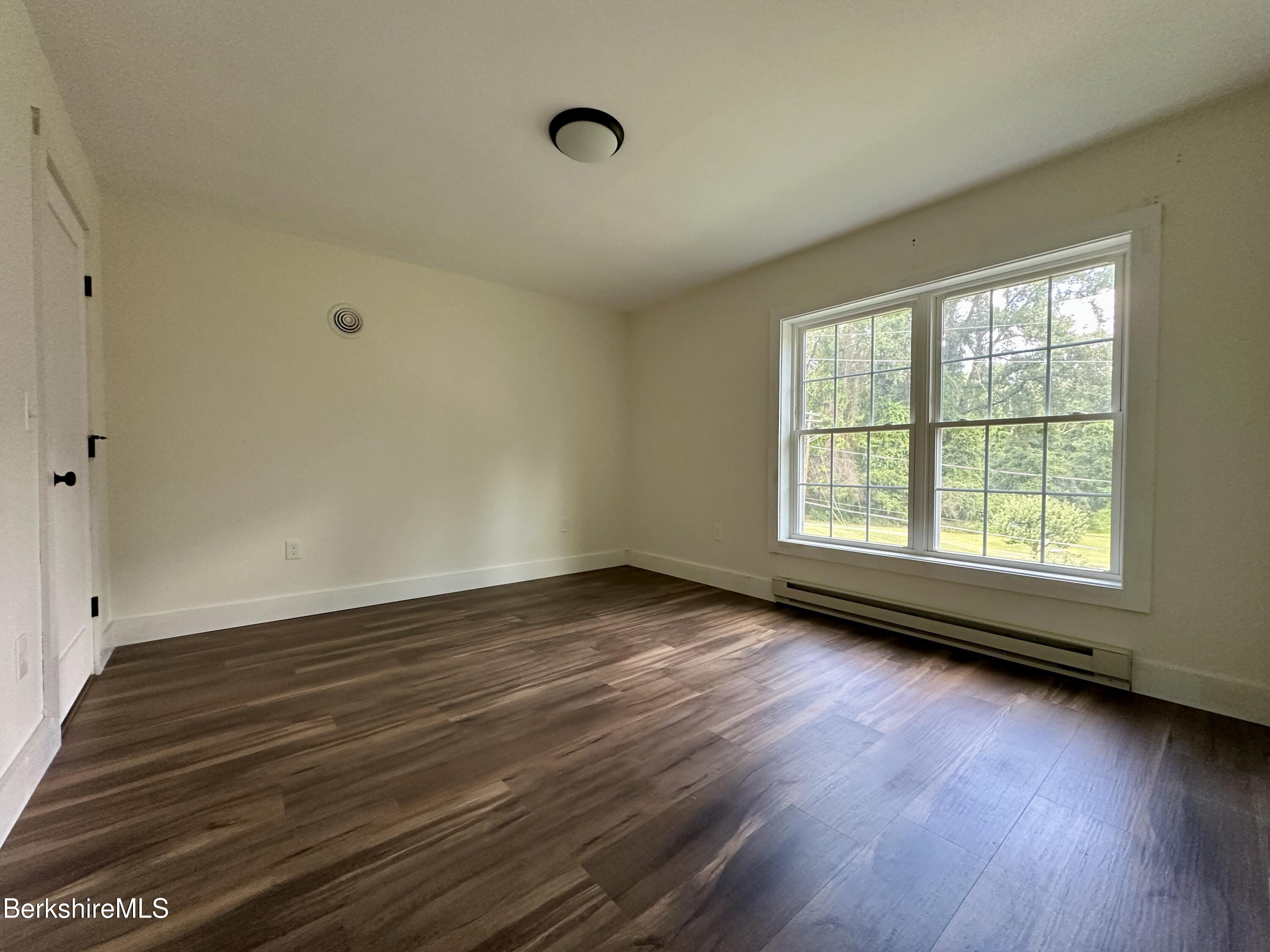 6 Redwood Ln