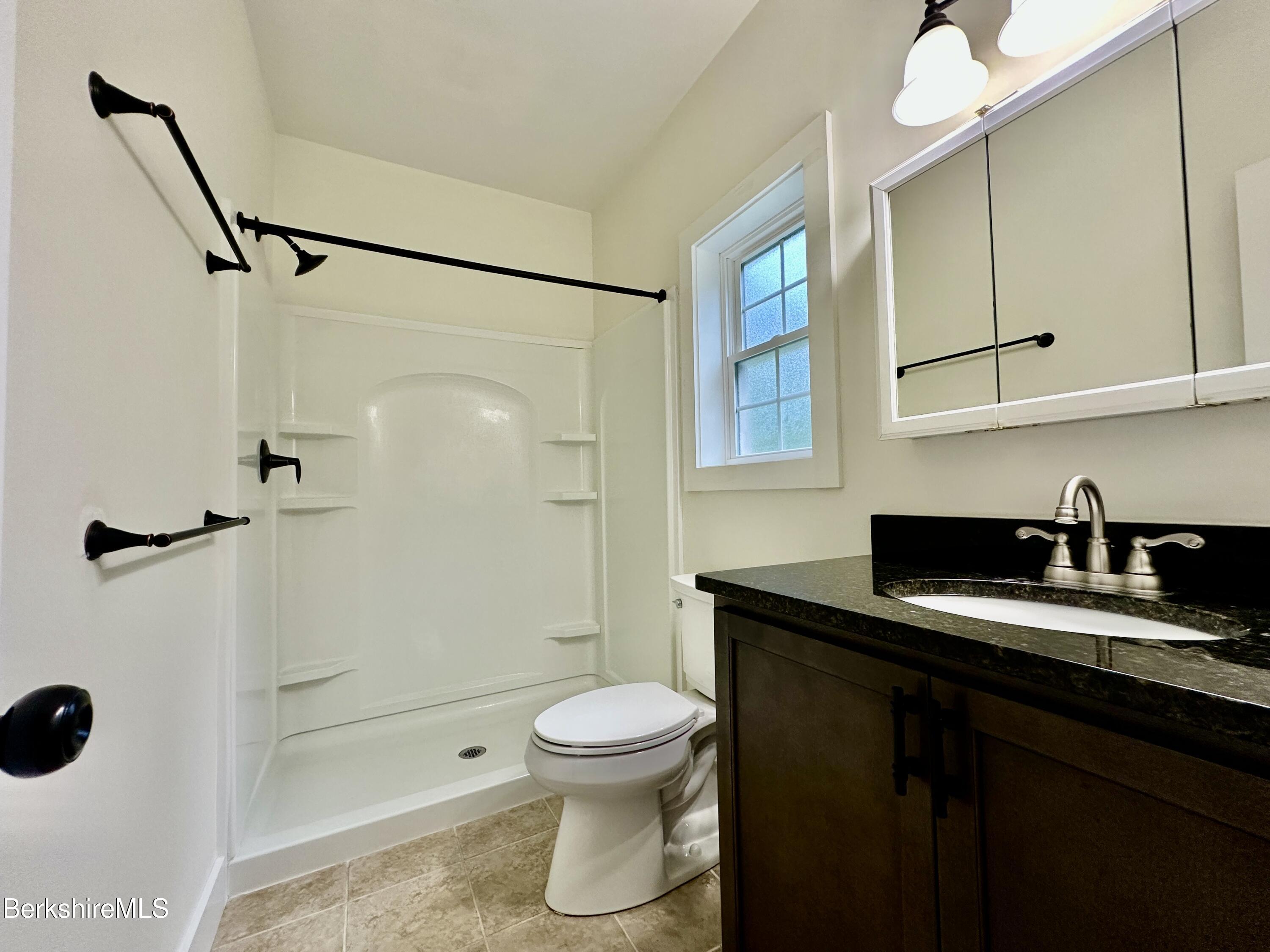 6 Redwood Ln