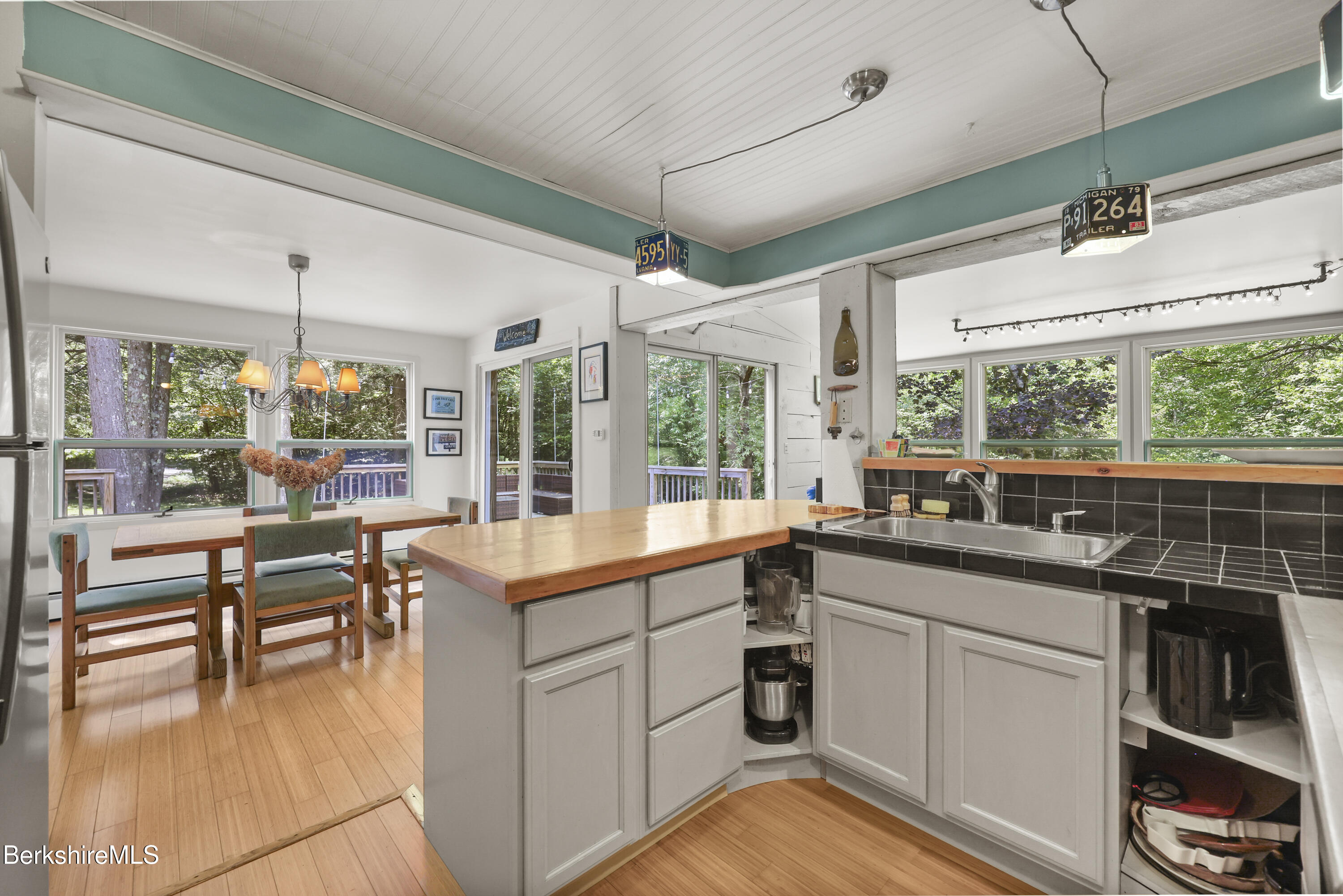 809 Leonhardt Rd