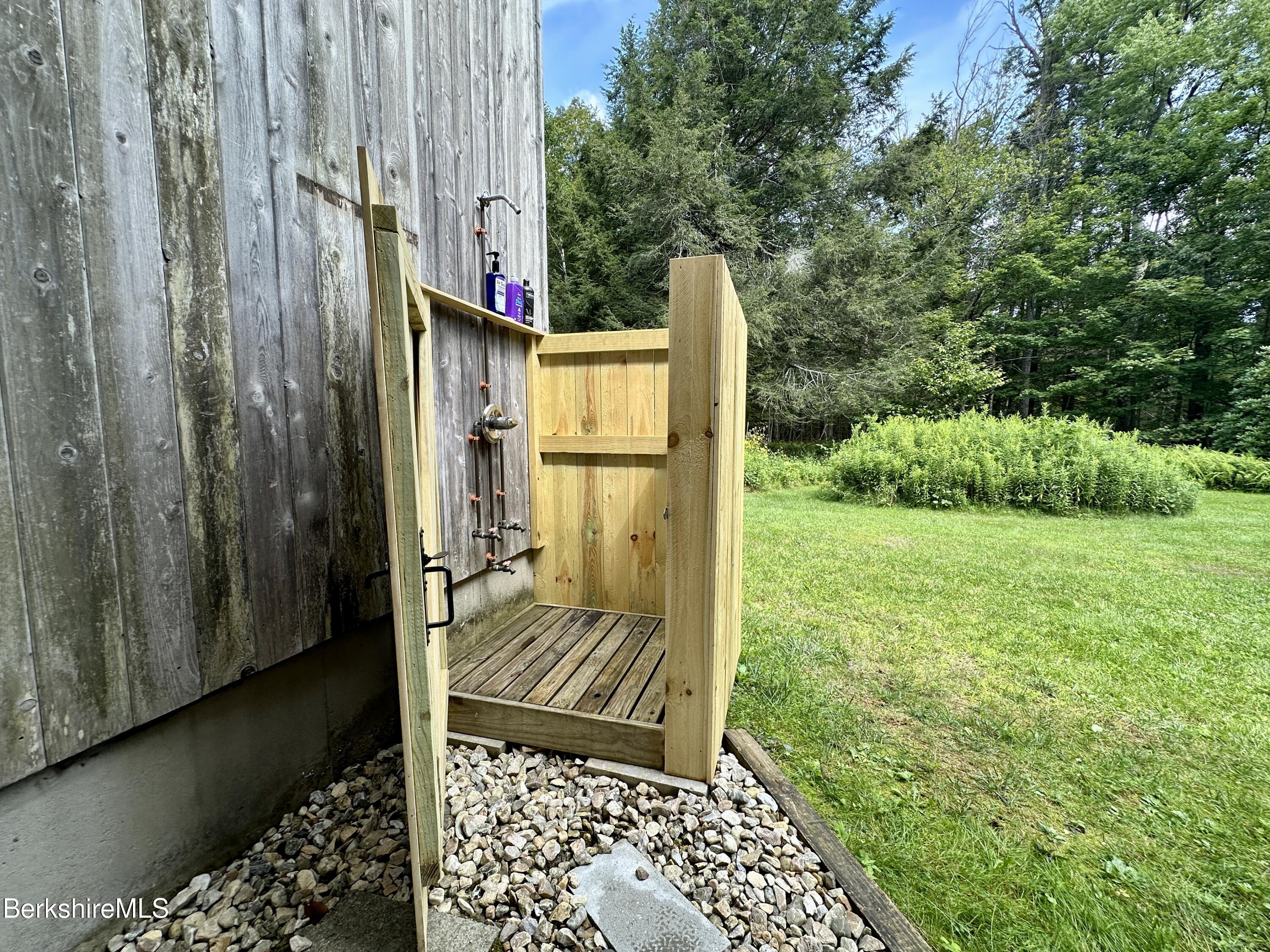 809 Leonhardt Rd