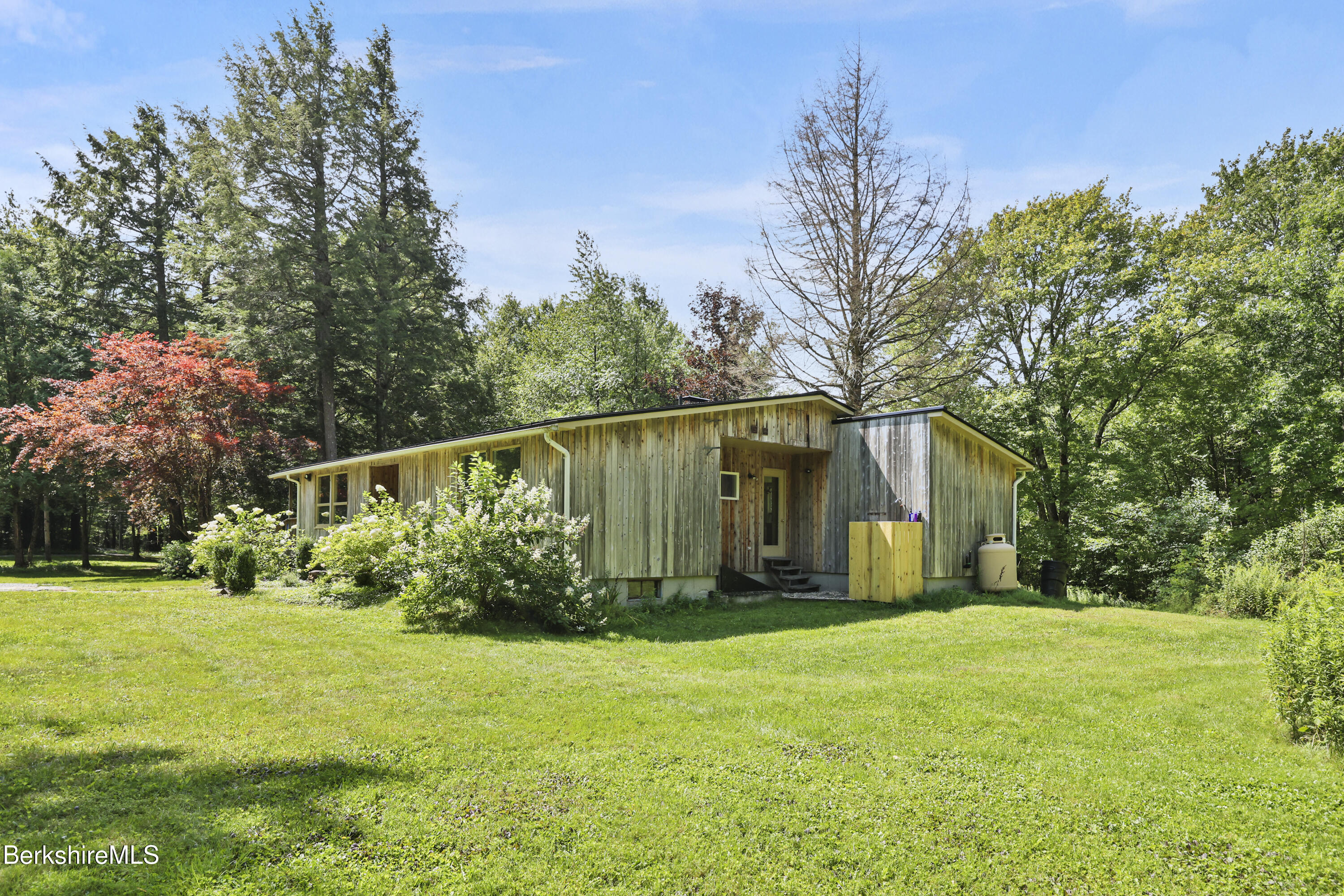 809 Leonhardt Rd