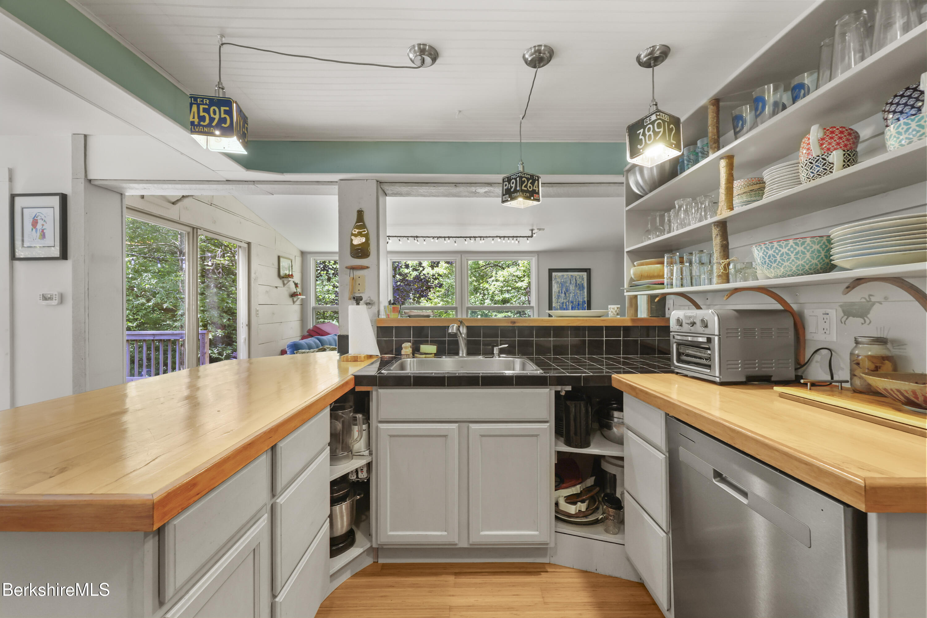 809 Leonhardt Rd
