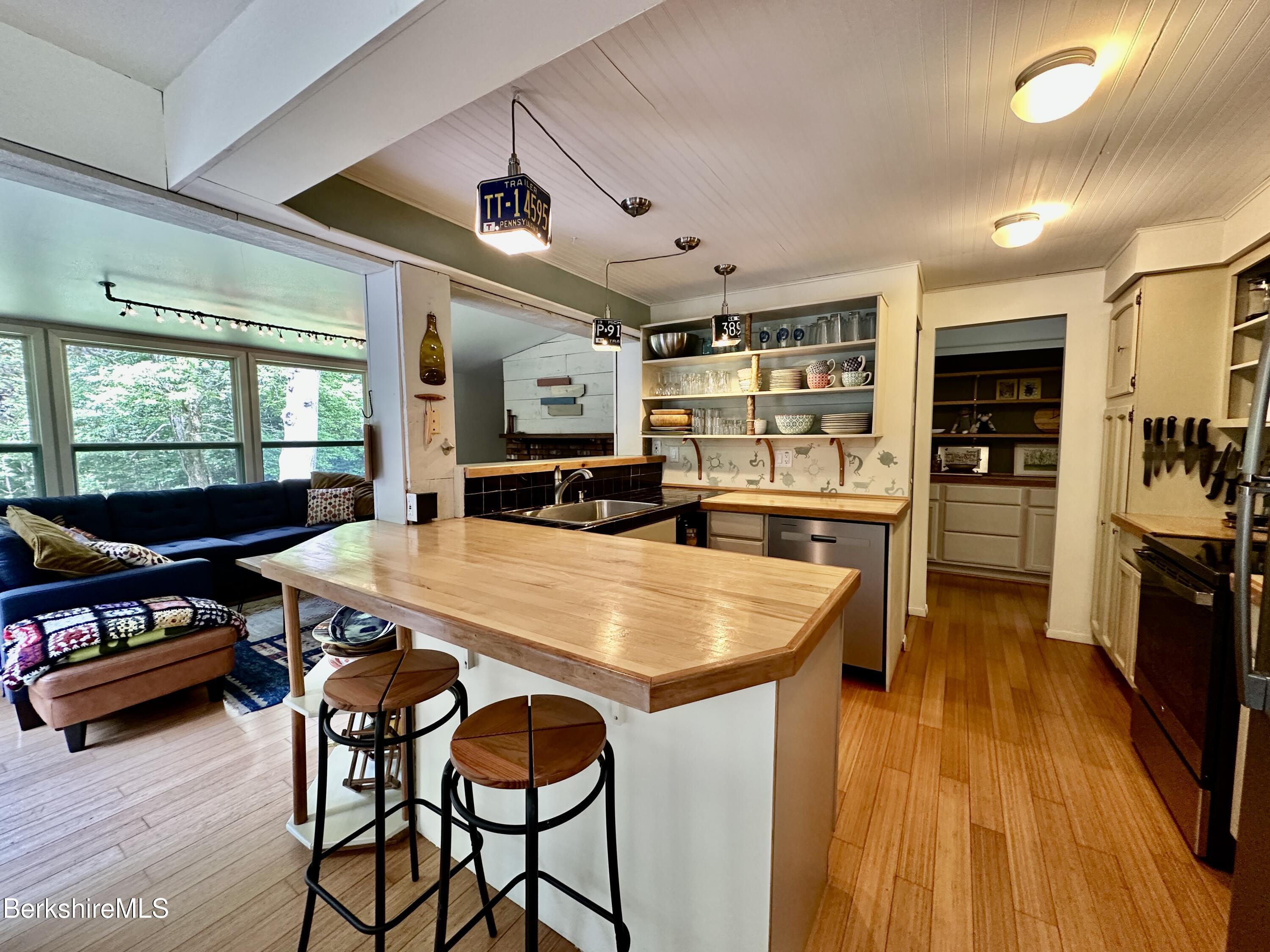 809 Leonhardt Rd
