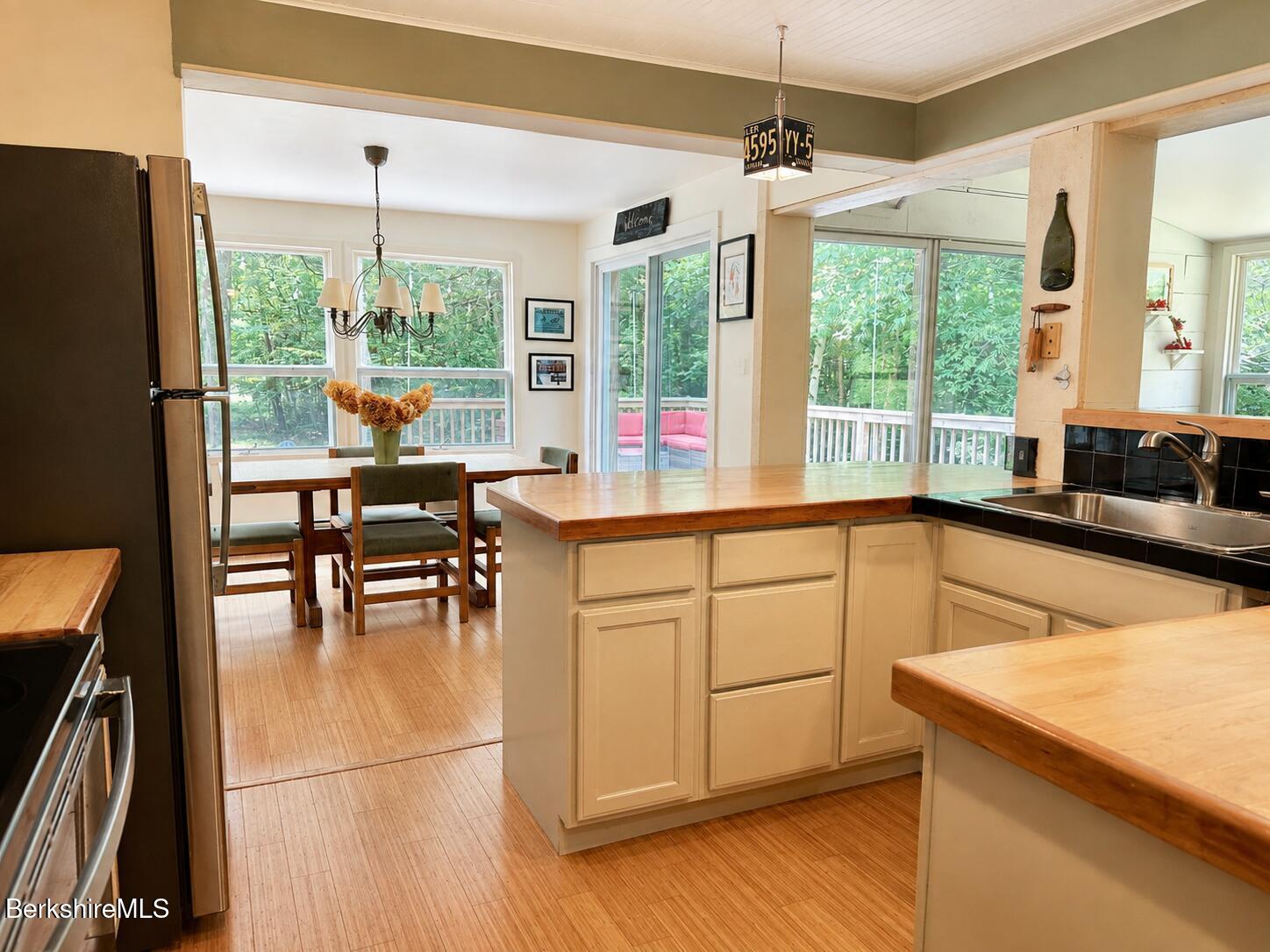 809 Leonhardt Rd