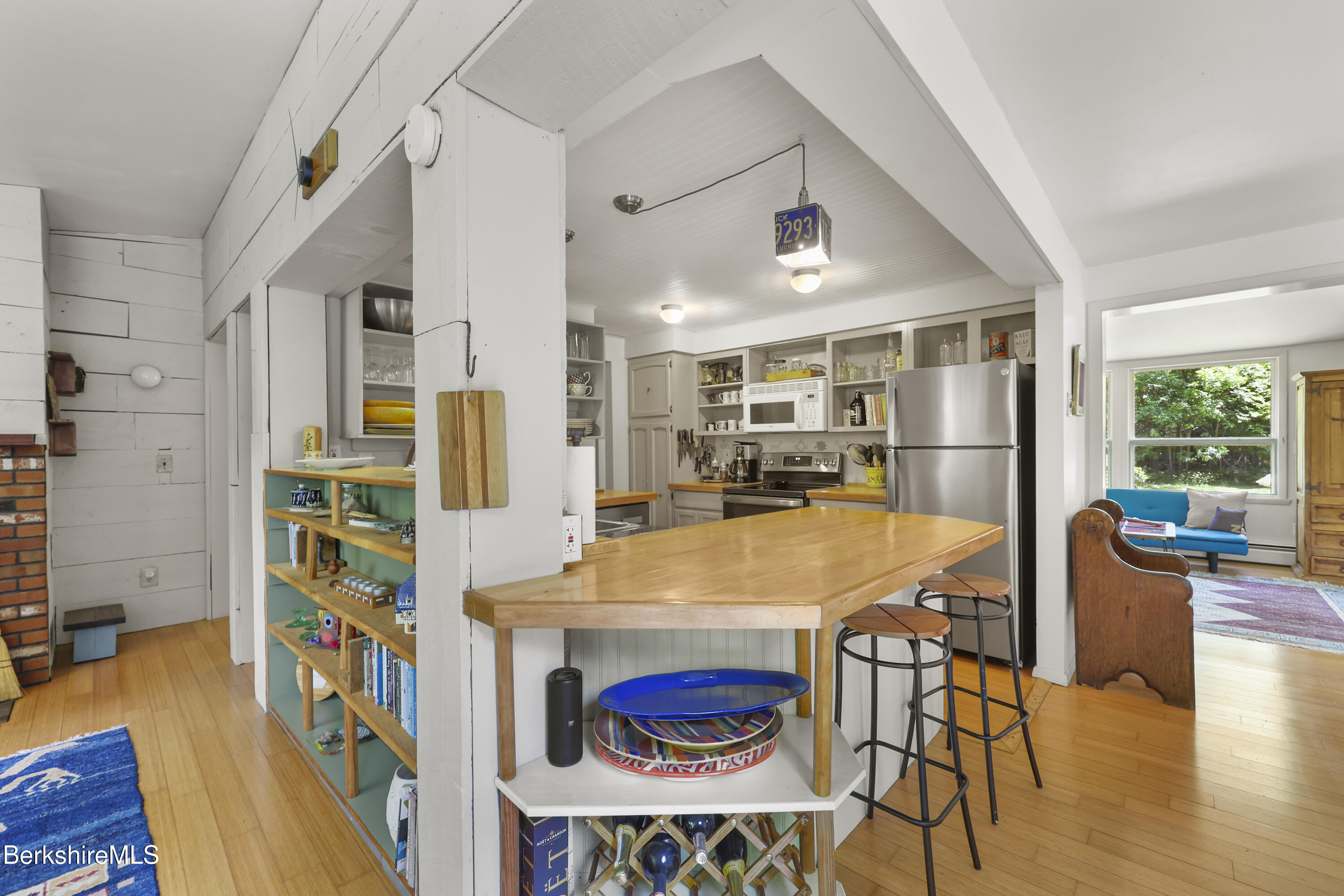 809 Leonhardt Rd