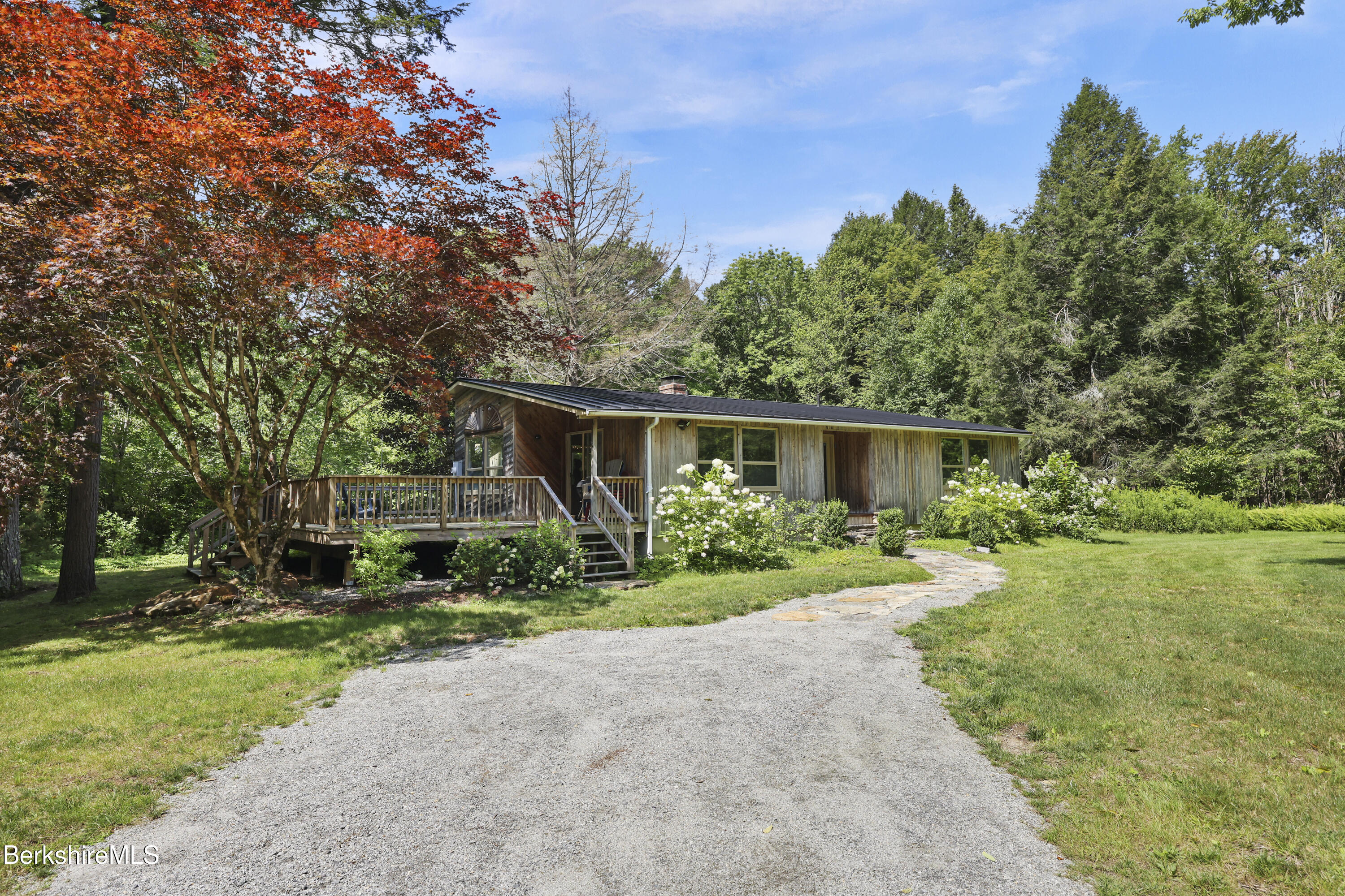 809 Leonhardt Rd